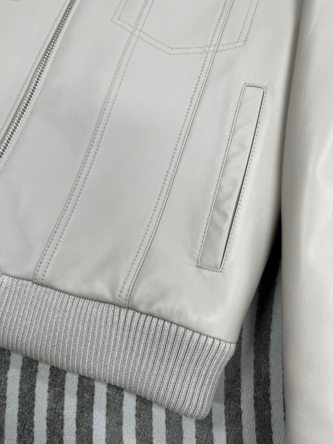 LOUIS VUITTON 路易威登 LV 可拆卸羊毛毛领夹棉羊皮夹克 皮衣 外套 保暖 长袖 黑色 白色