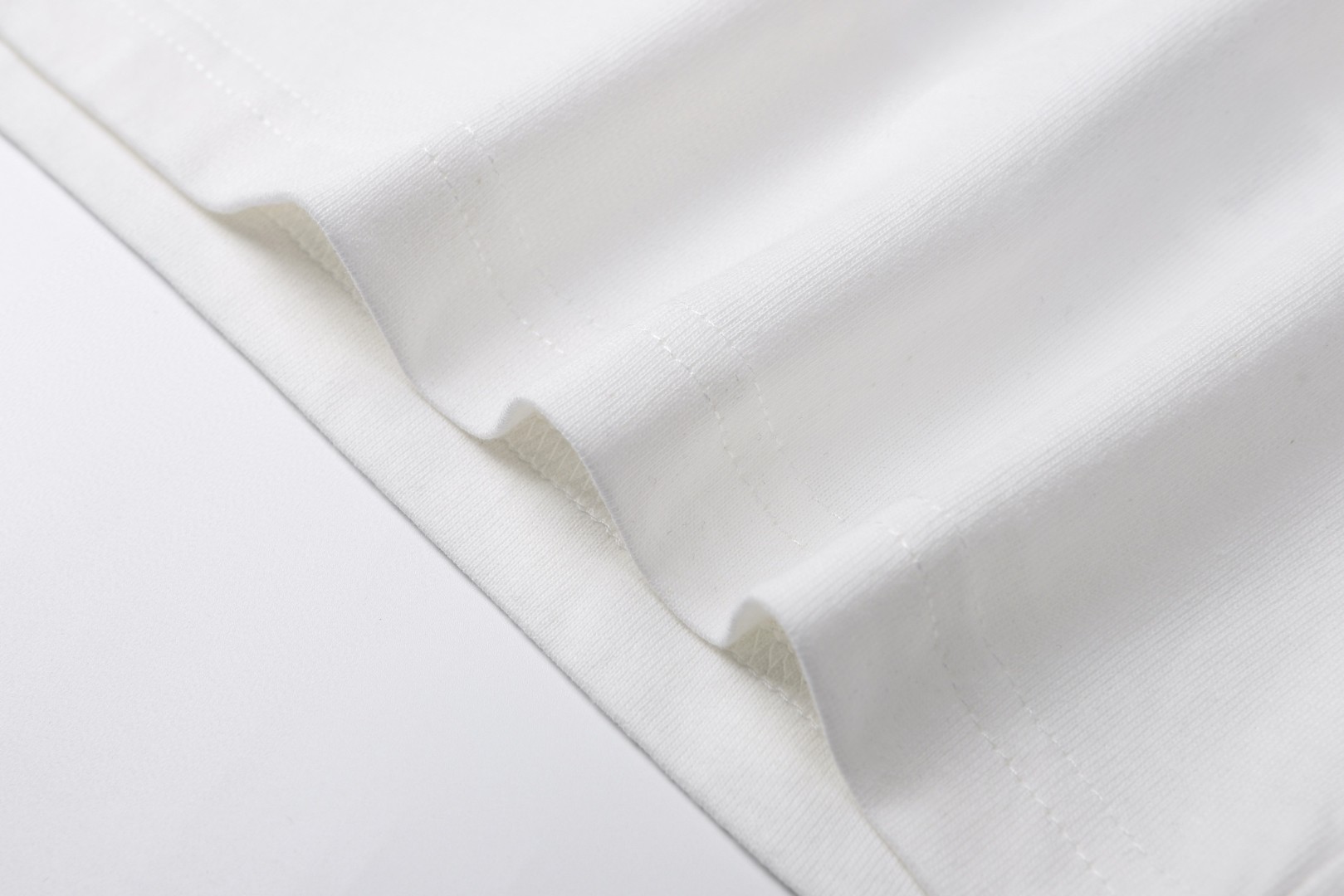 CELINE 赛琳 植绒字母印花 短袖 T恤 圆领 夏款 白色 A0