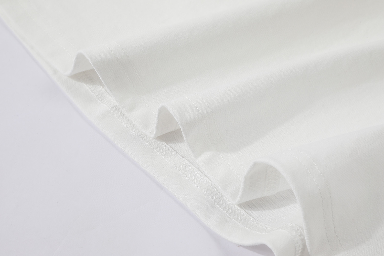 LOUIS VUITTON 路易威登 LV 红色刺绣字母圆领T恤 短袖 白色 A0 1A9GMM