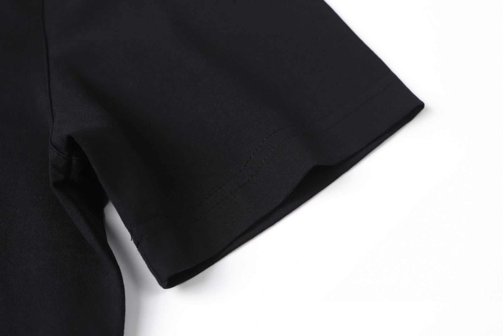 LOUIS VUITTON 路易威登 LV 经典徽标刺绣圆领T恤 短袖 白色 黑色 A0 1A1SA5