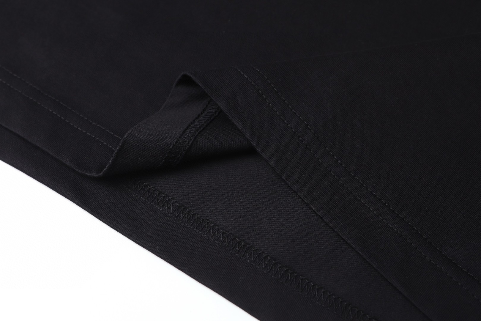 LOUIS VUITTON 路易威登 LV 经典徽标刺绣圆领T恤 短袖 白色 黑色 A0 1A1SA5