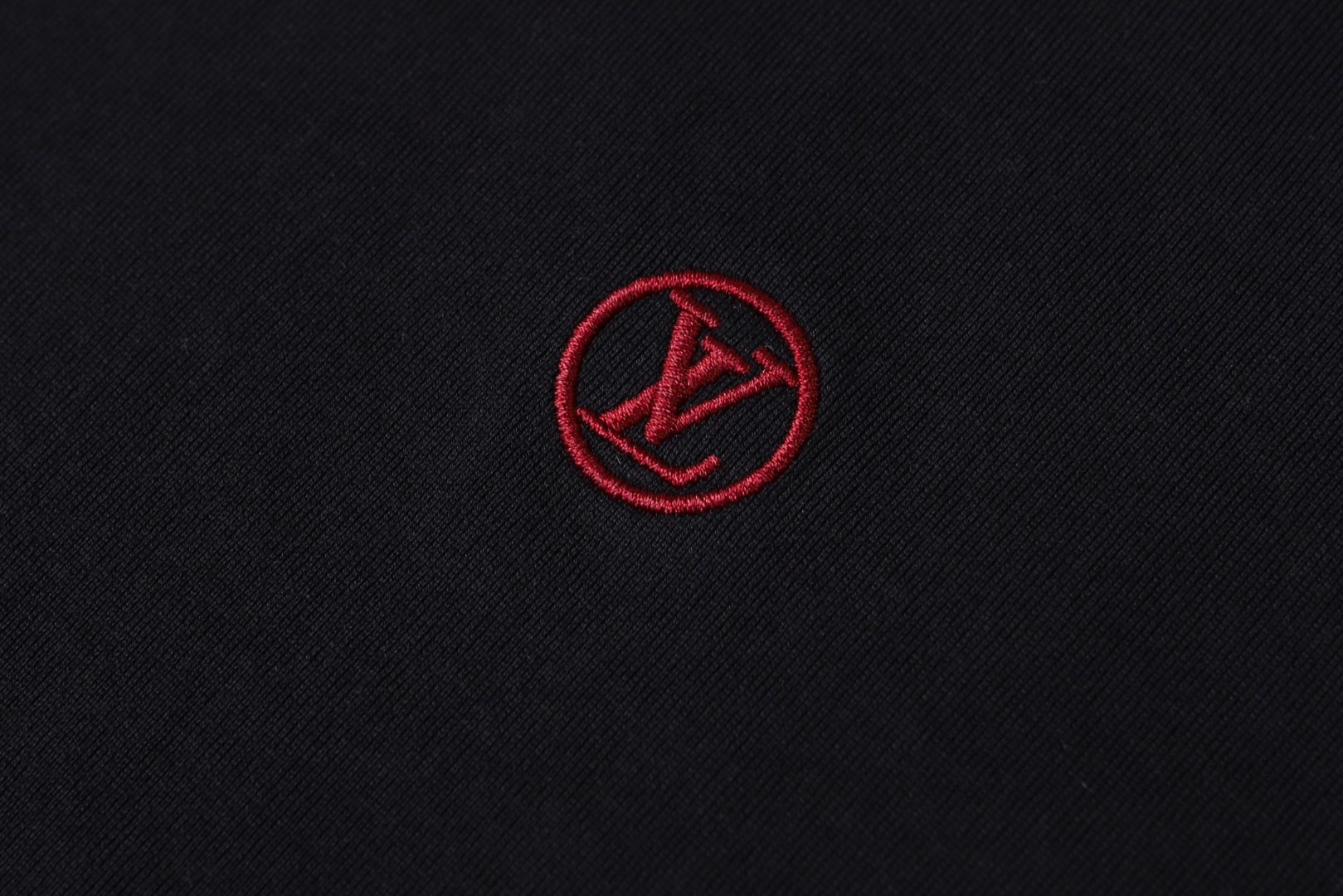 LOUIS VUITTON 路易威登 LV 经典徽标刺绣圆领T恤 短袖 白色 黑色 A0 1A1SA5