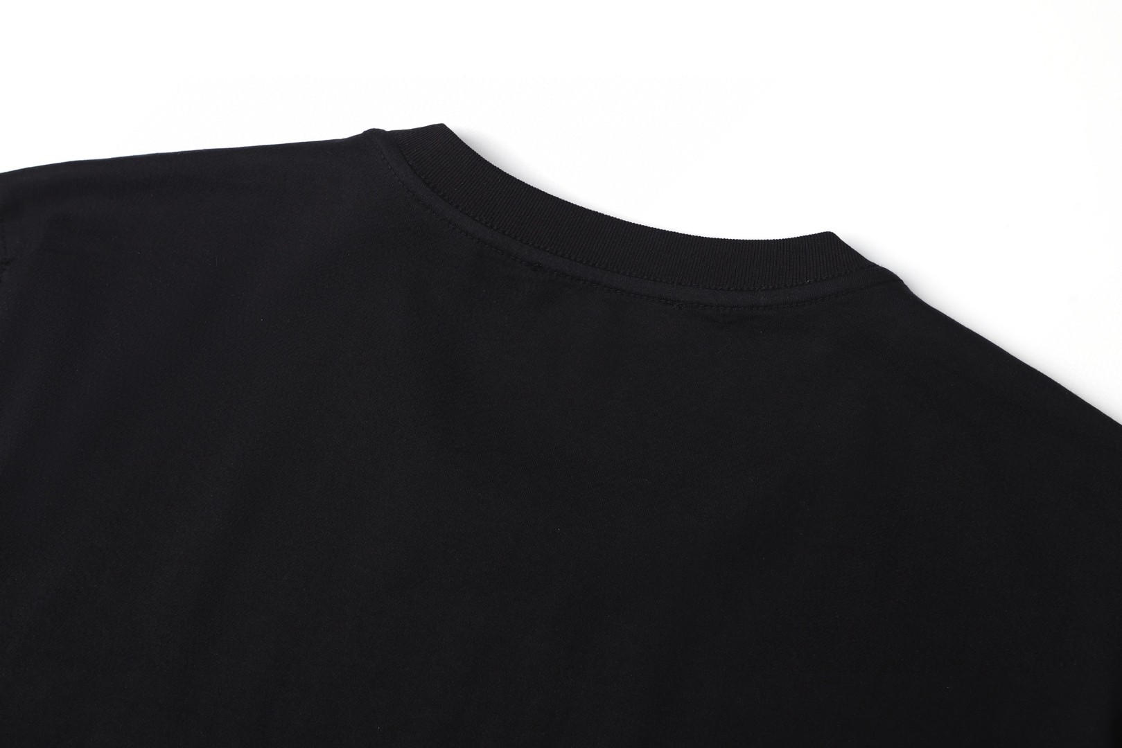 LOUIS VUITTON 路易威登 LV 经典徽标刺绣圆领T恤 短袖 白色 黑色 A0 1A1SA5