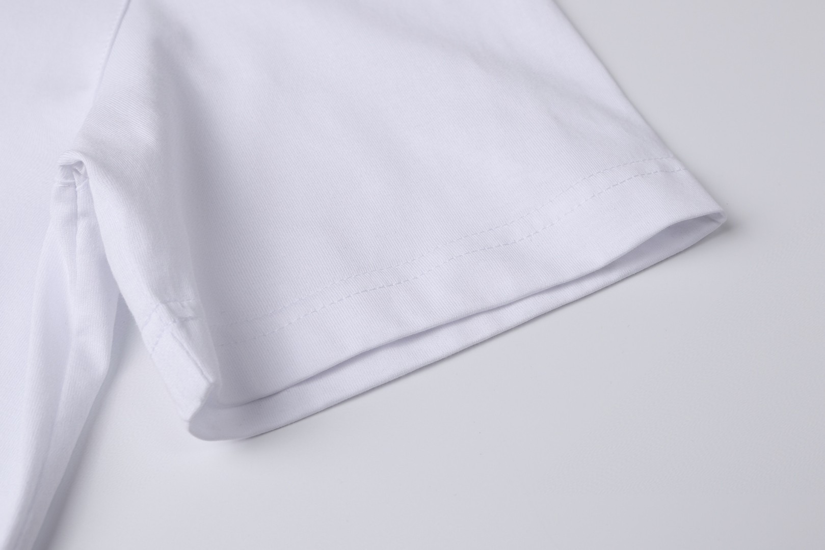 LOUIS VUITTON 路易威登 LV 经典徽标刺绣圆领T恤 短袖 白色 黑色 A0 1A1SA5