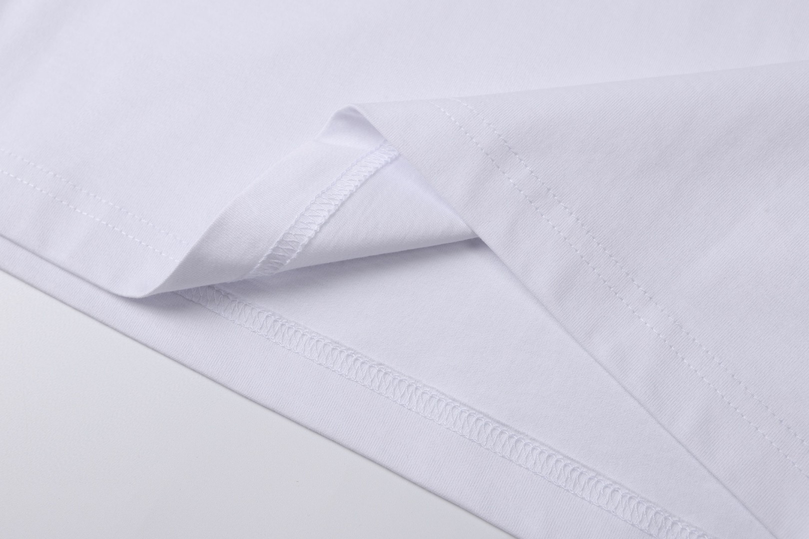 LOUIS VUITTON 路易威登 LV 经典徽标刺绣圆领T恤 短袖 白色 黑色 A0 1A1SA5