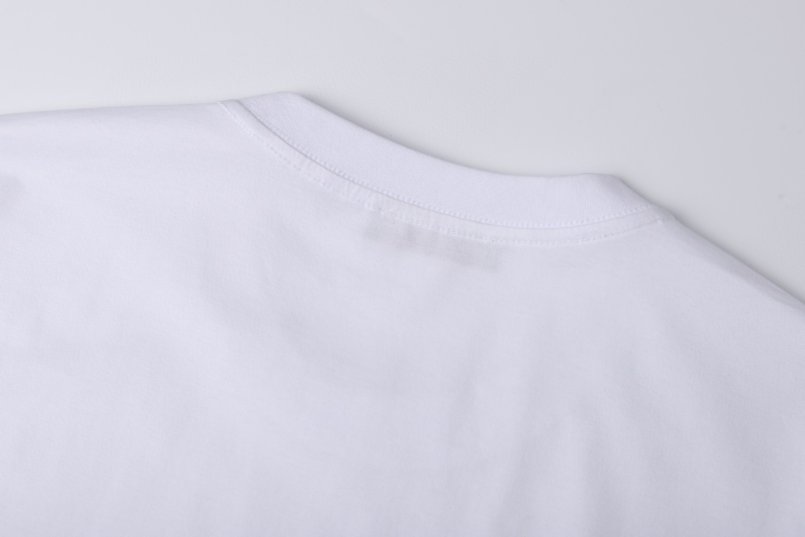 LOUIS VUITTON 路易威登 LV 经典徽标刺绣圆领T恤 短袖 白色 黑色 A0 1A1SA5