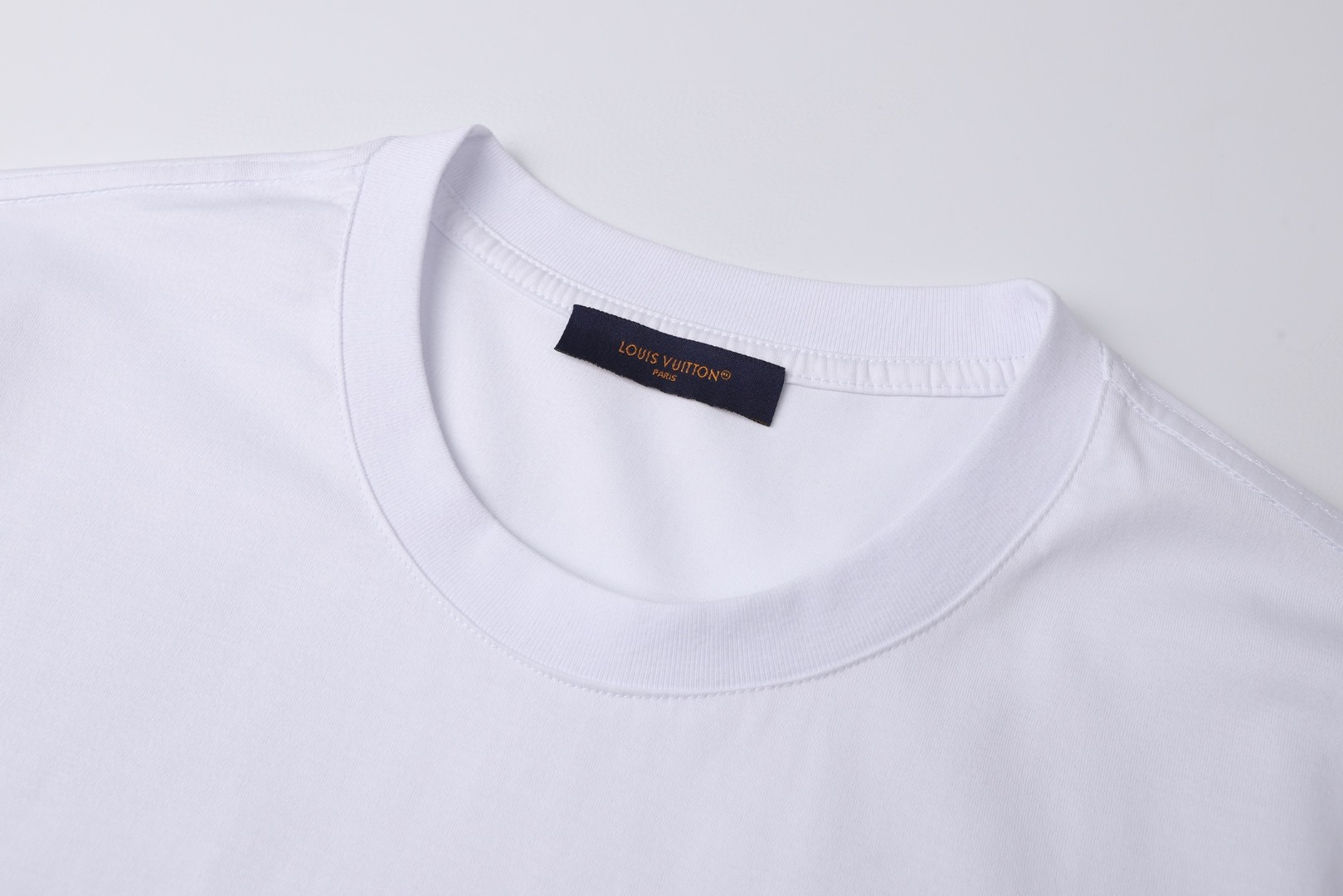 LOUIS VUITTON 路易威登 LV 经典徽标刺绣圆领T恤 短袖 白色 黑色 A0 1A1SA5