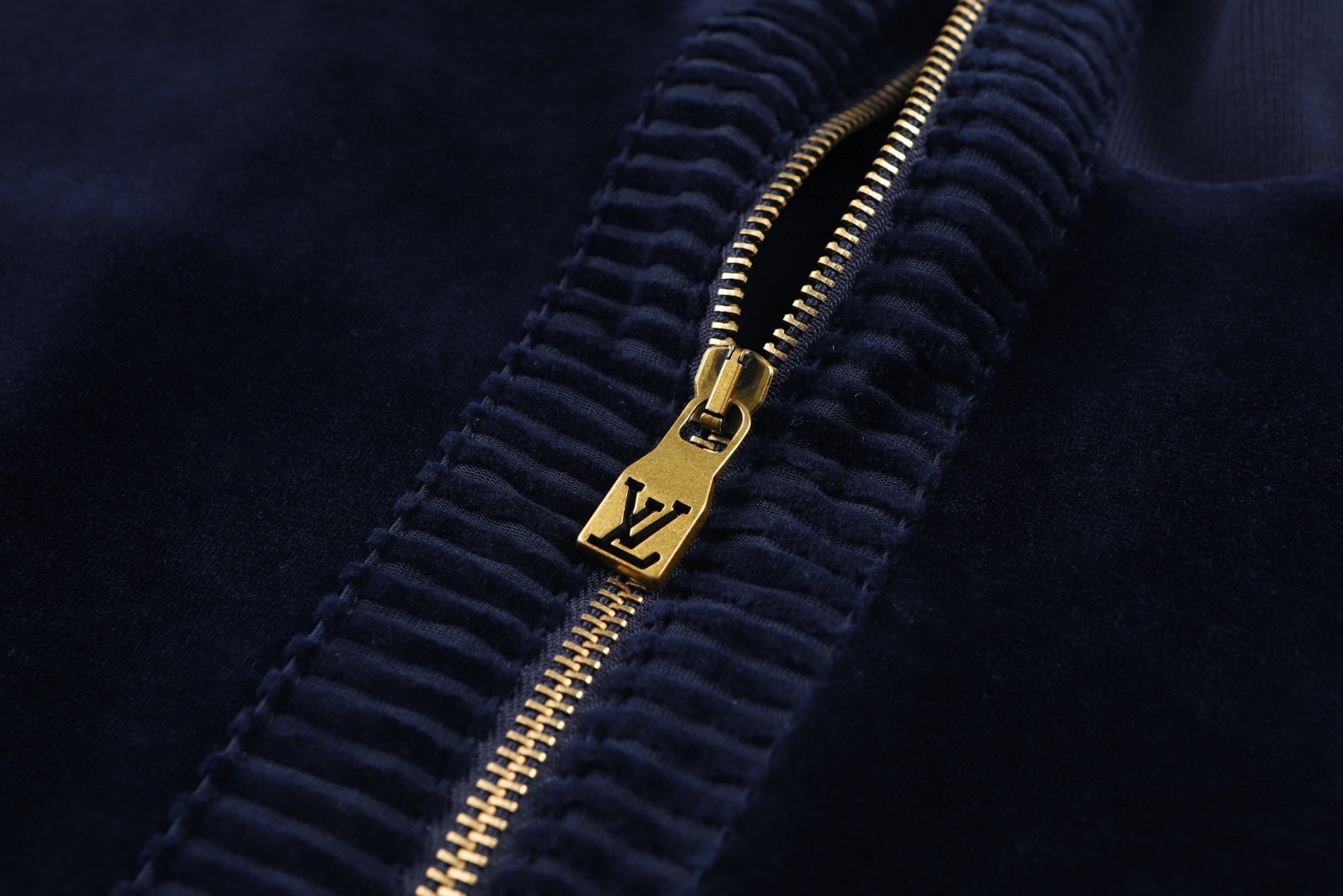 LOUIS VUITTON 路易威登 丝绒拉链运动外套 夹克 藏蓝色 B5 1AJCCD