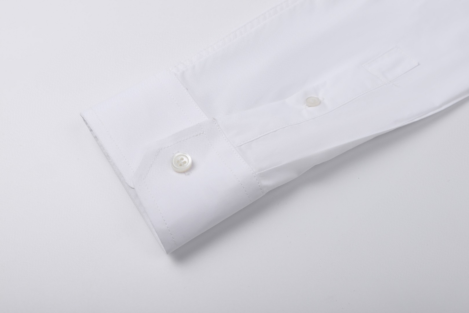 Loewe 罗意威 纯色刺绣logo翻领单排扣衬衫 外套 长袖 白色 A5