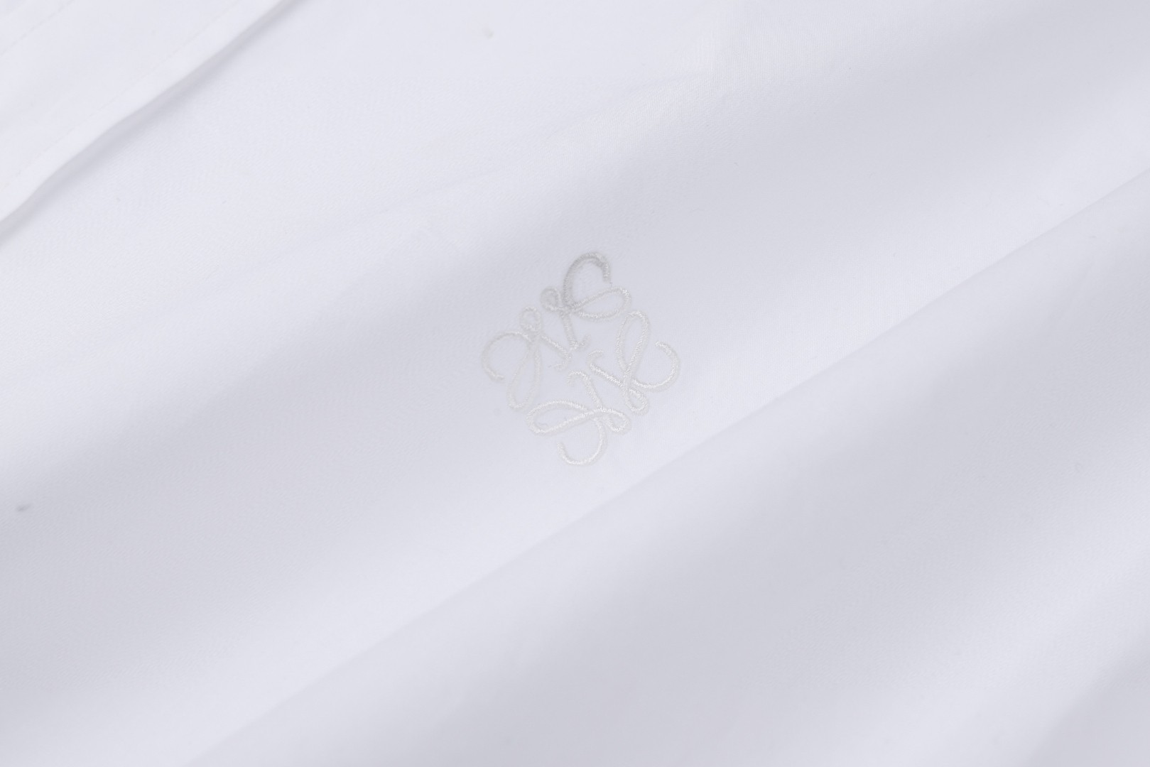 Loewe 罗意威 纯色刺绣logo翻领单排扣衬衫 外套 长袖 白色 A5