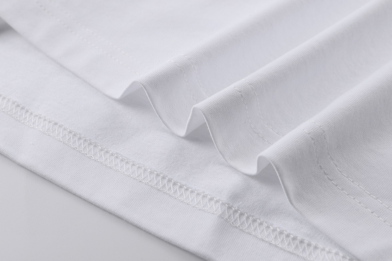 Burberry 巴宝莉 格纹拼色圆领短袖 T恤 夏季 白色 黑色 A0