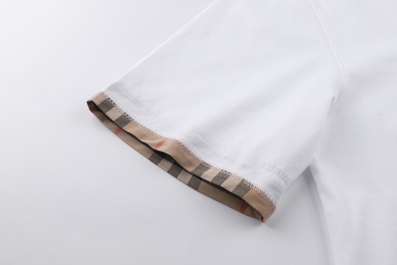 Burberry 巴宝莉 格纹拼色圆领短袖 T恤 夏季 白色 黑色 A0