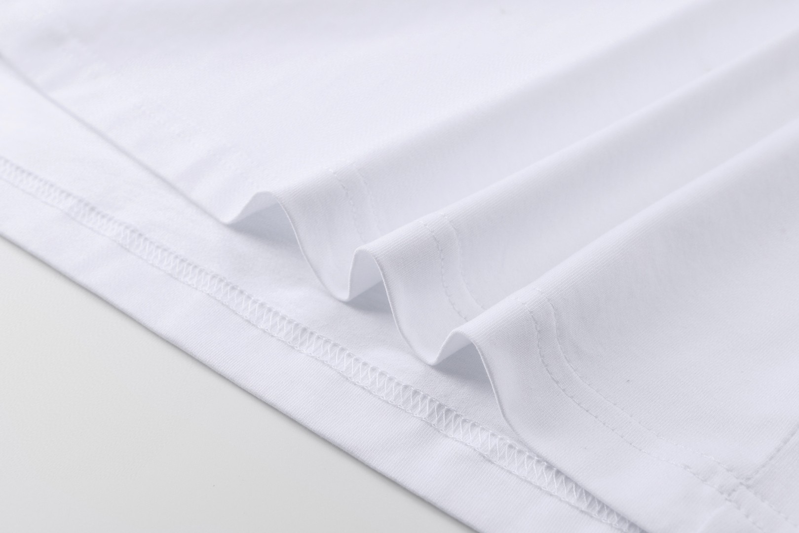 SAINT LAURENT YSL 经典纯色刺绣徽标圆领短袖 T恤 夏款 白色 灰色 黑色