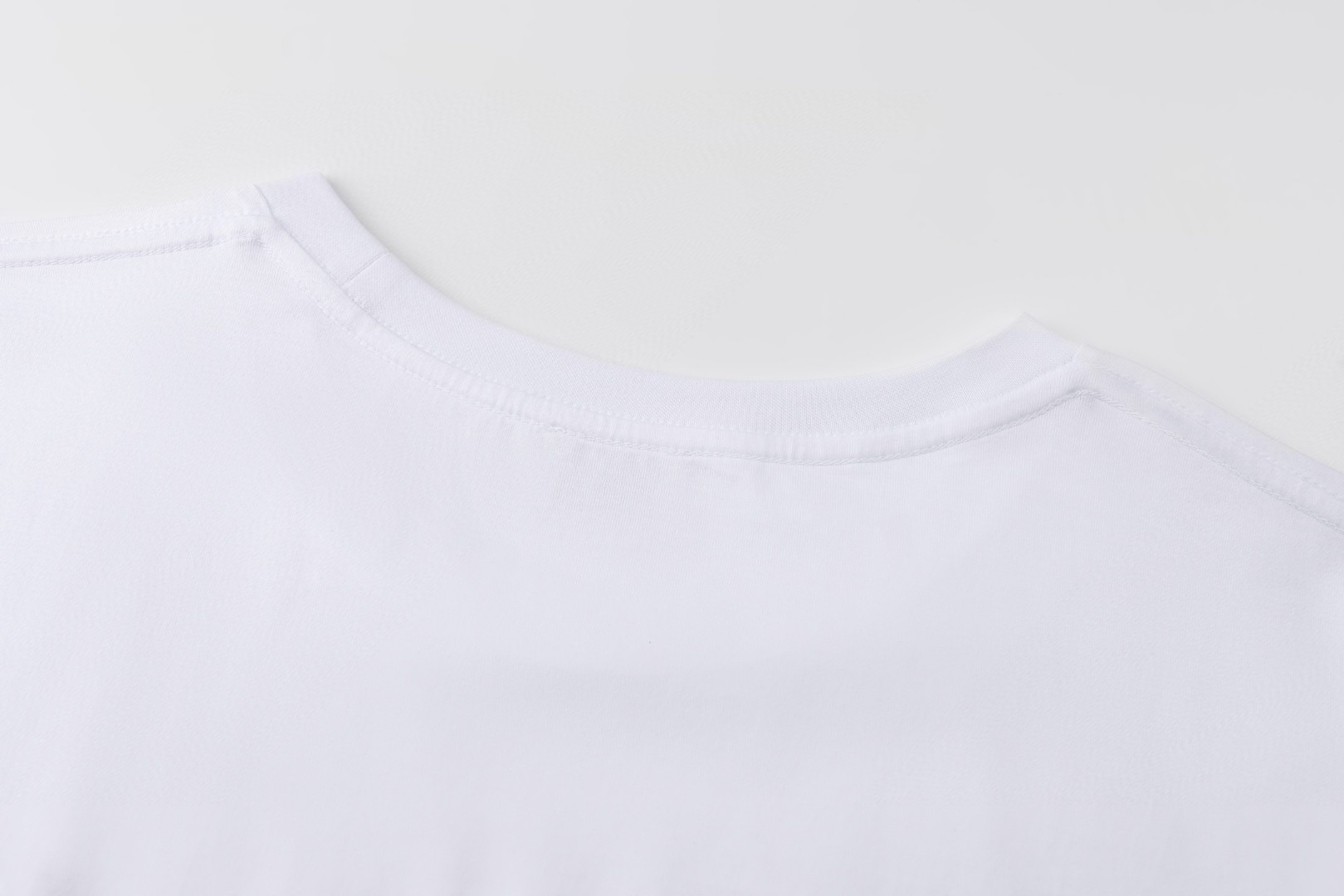 SAINT LAURENT YSL 经典纯色刺绣徽标圆领短袖 T恤 夏款 白色 灰色 黑色