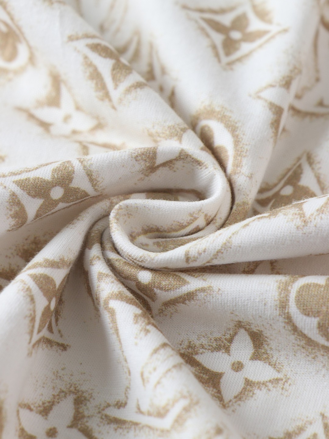 LOUIS VUITTON 路易威登 满印老花logo 套头 圆领 短袖 T 恤 上衣 夏款 米色 1ABJEA