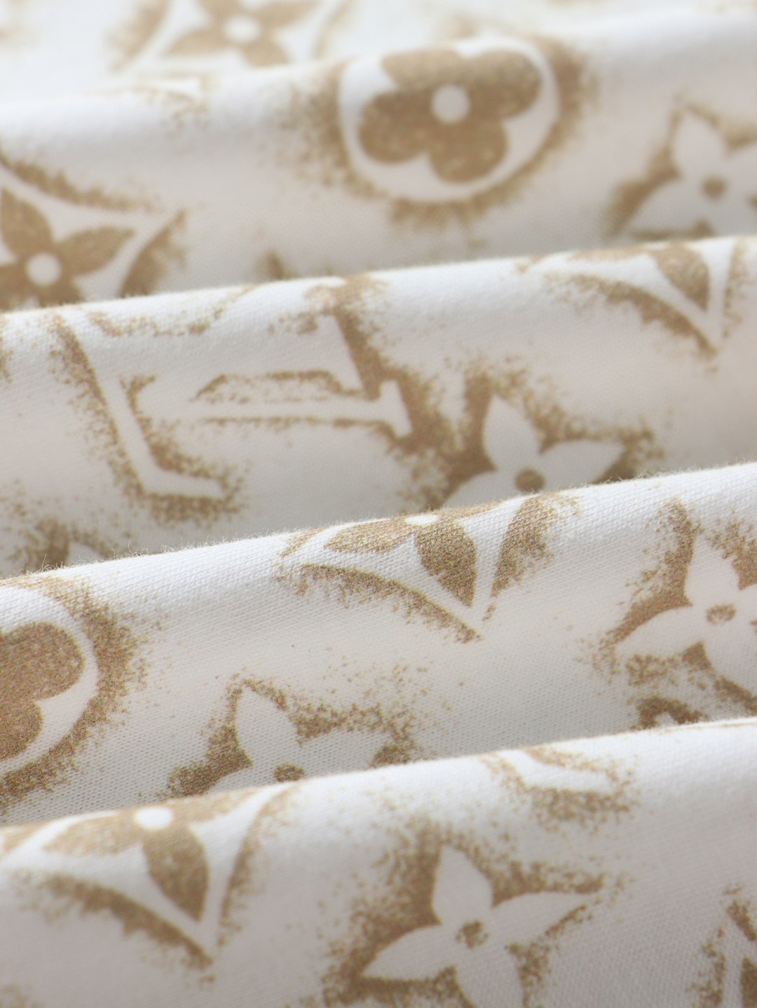 LOUIS VUITTON 路易威登 满印老花logo 套头 圆领 短袖 T 恤 上衣 夏款 米色 1ABJEA