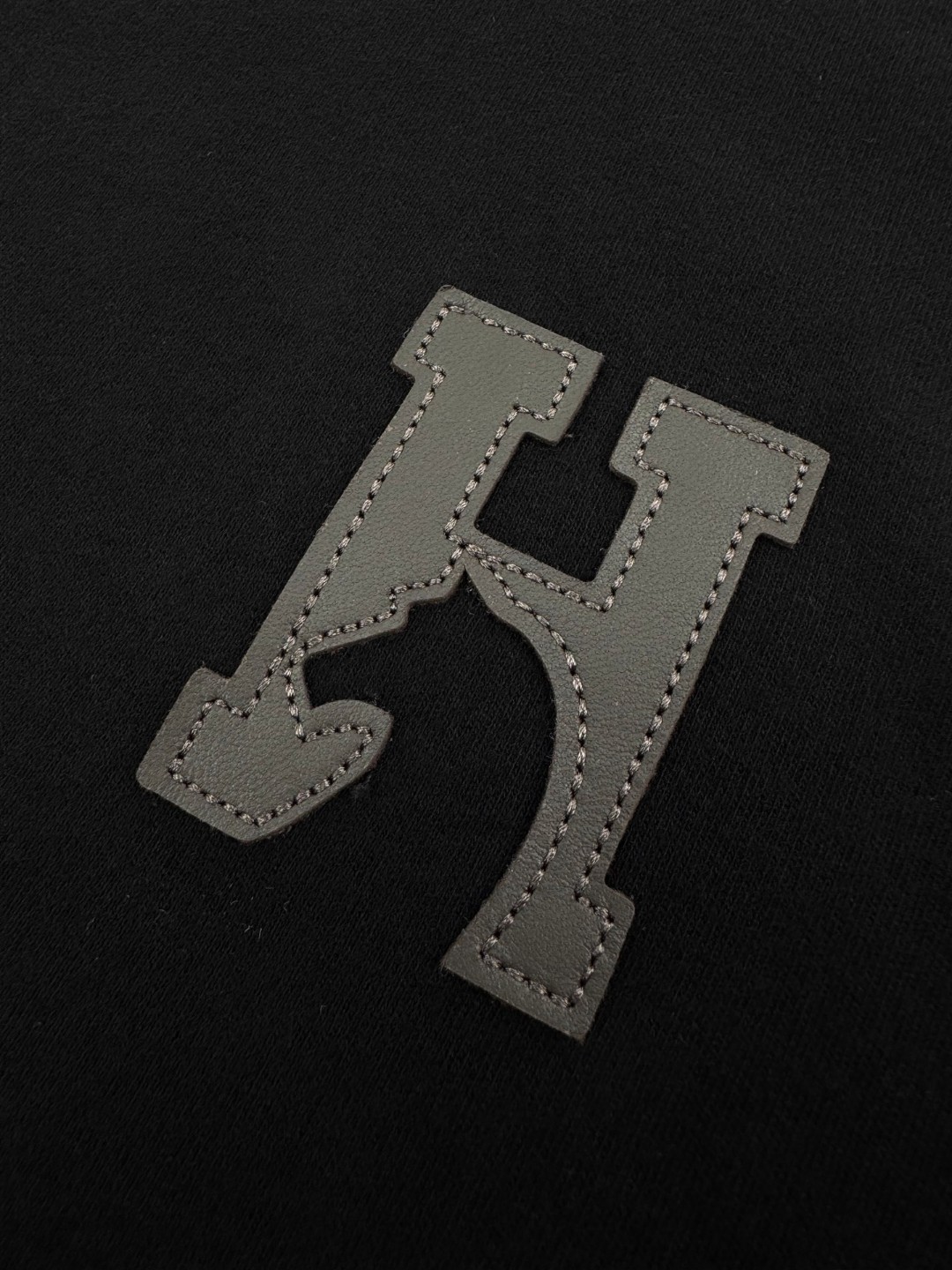 HERMES 爱马仕 皮革图案标识圆领短袖 T恤 夏款 黑色 白色 A0 H657800HA02