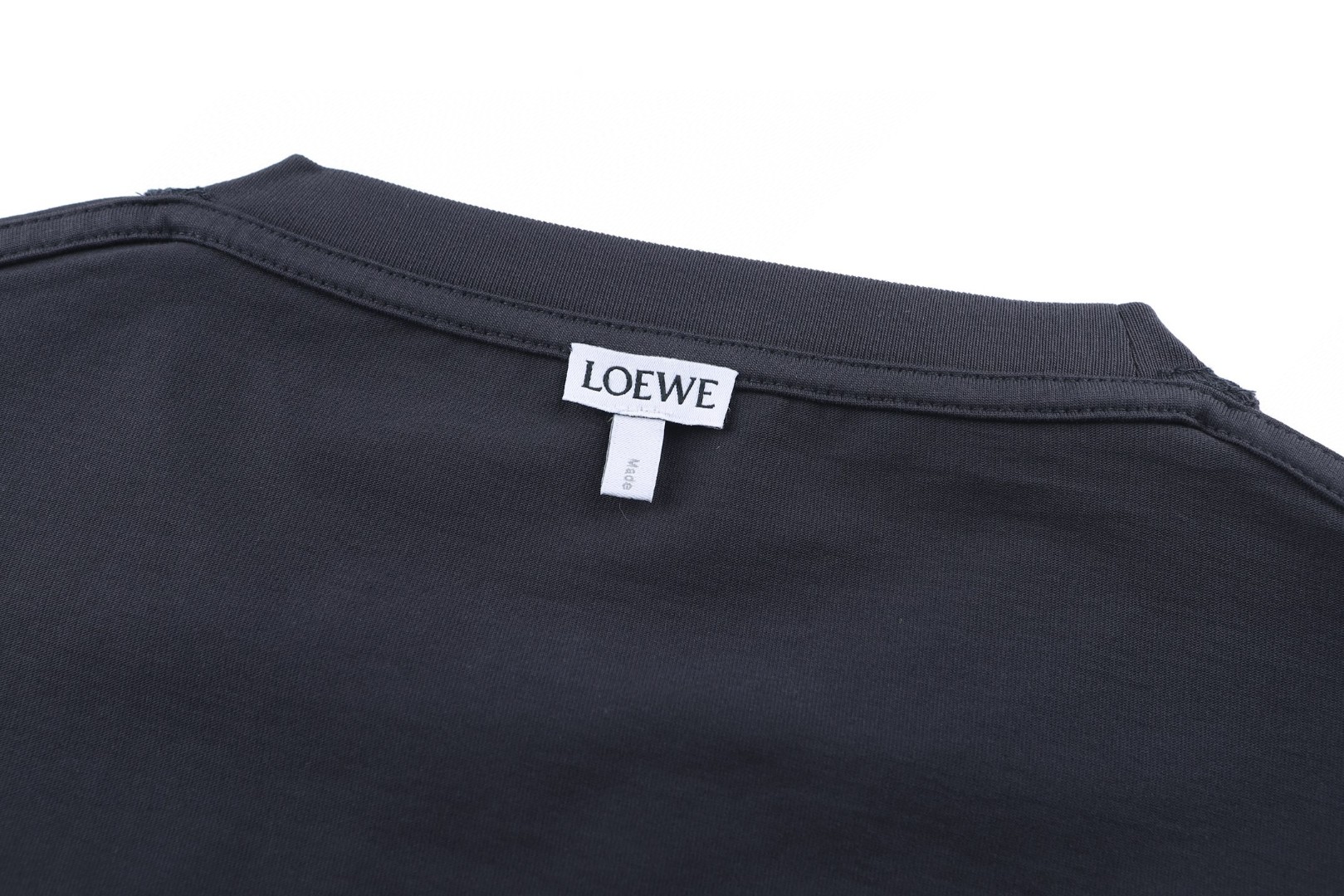 Loewe 罗意威 纯色激光烧花刺绣圆领短袖 T恤 夏款 A0 