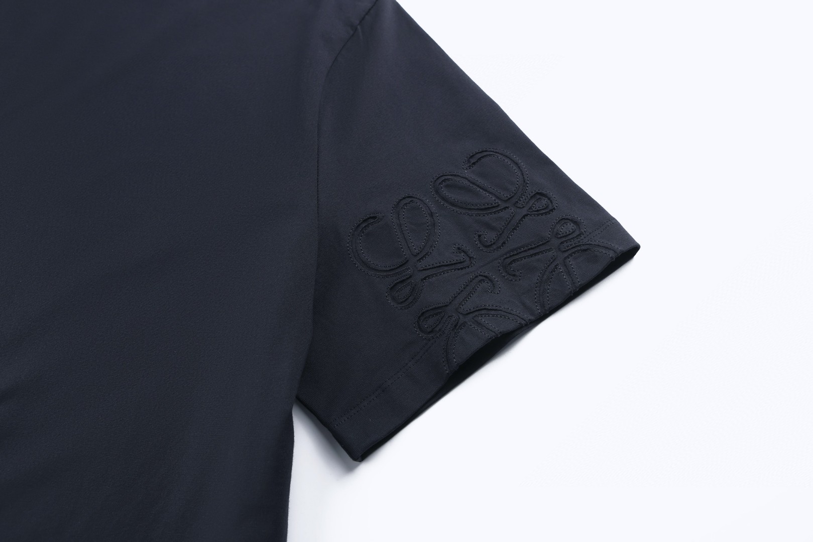 Loewe 罗意威 纯色激光烧花刺绣圆领短袖 T恤 夏款 A0 