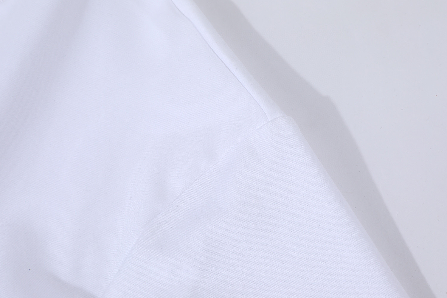 LOUIS VUITTON 霓虹标识印花 短袖 圆领 T 恤 上衣 夏款 黑色 白色 A0 1AHK86