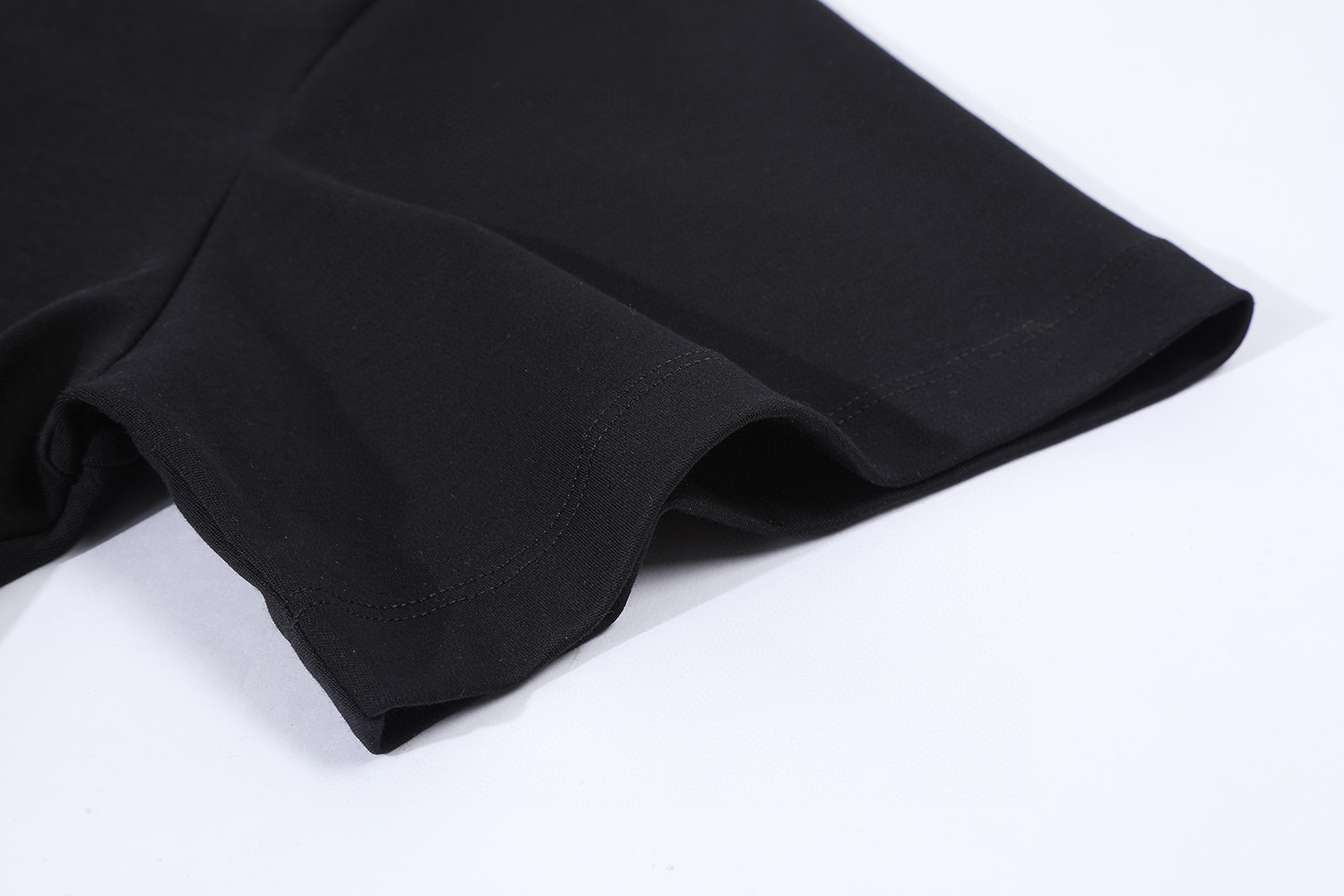 LOUIS VUITTON 霓虹标识印花 短袖 圆领 T 恤 上衣 夏款 黑色 白色 A0 1AHK86