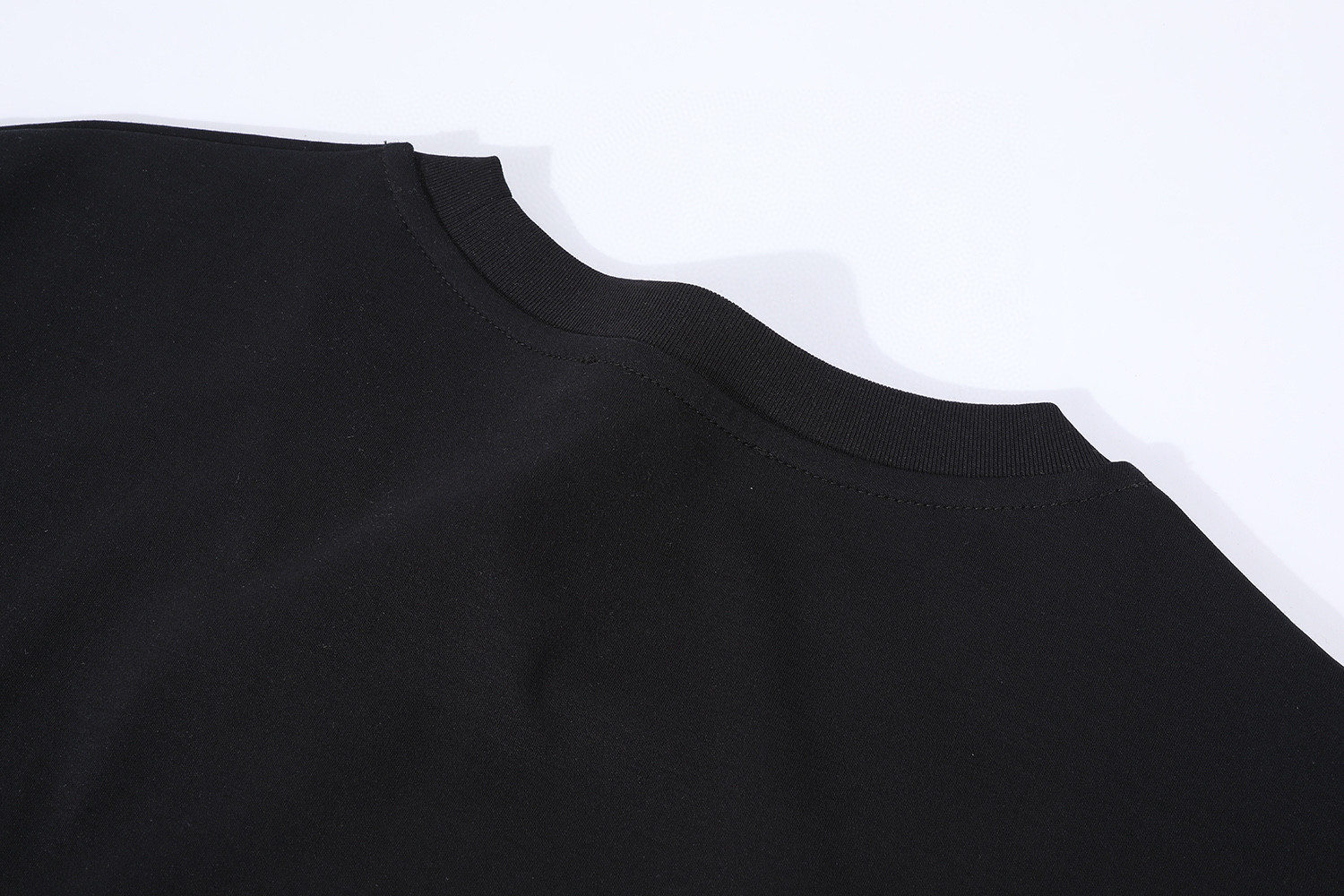 LOUIS VUITTON 霓虹标识印花 短袖 圆领 T 恤 上衣 夏款 黑色 白色 A0 1AHK86