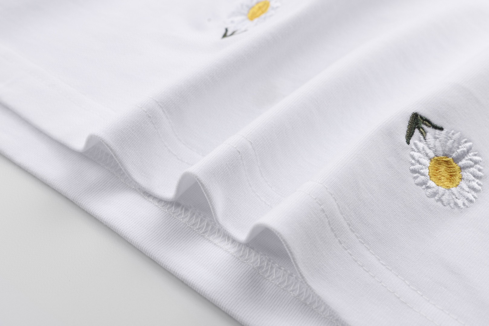 DIOR 迪奥 雏菊刺绣短袖 T恤 夏季 白色 A0 683J627A3036-C089