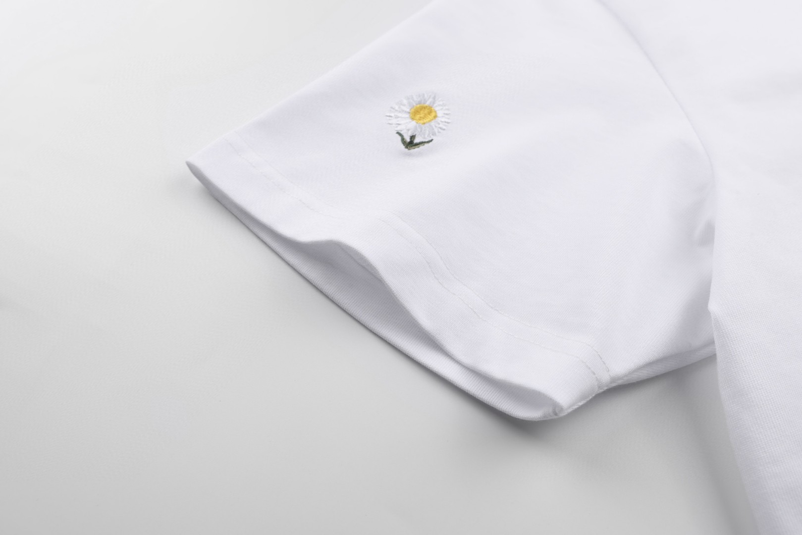 DIOR 迪奥 雏菊刺绣短袖 T恤 夏季 白色 A0 683J627A3036-C089