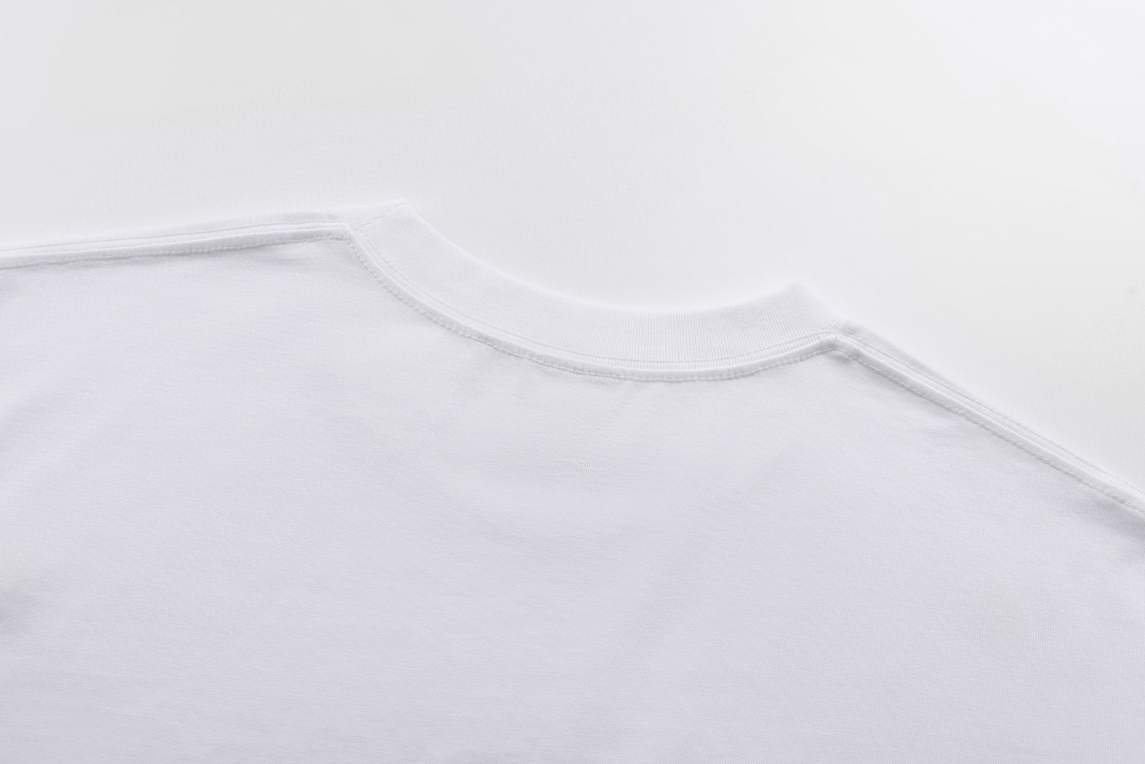 DIOR 迪奥 雏菊刺绣短袖 T恤 夏季 白色 A0 683J627A3036-C089