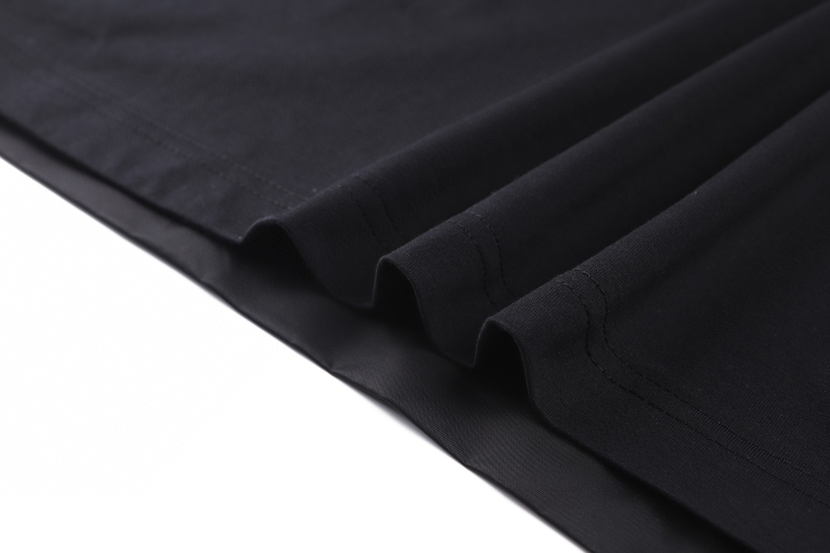 PRADA 普拉达 胸前拉链口袋圆领短袖 T恤 黑色 白色 A0 UJN661-1WQ5-F0002