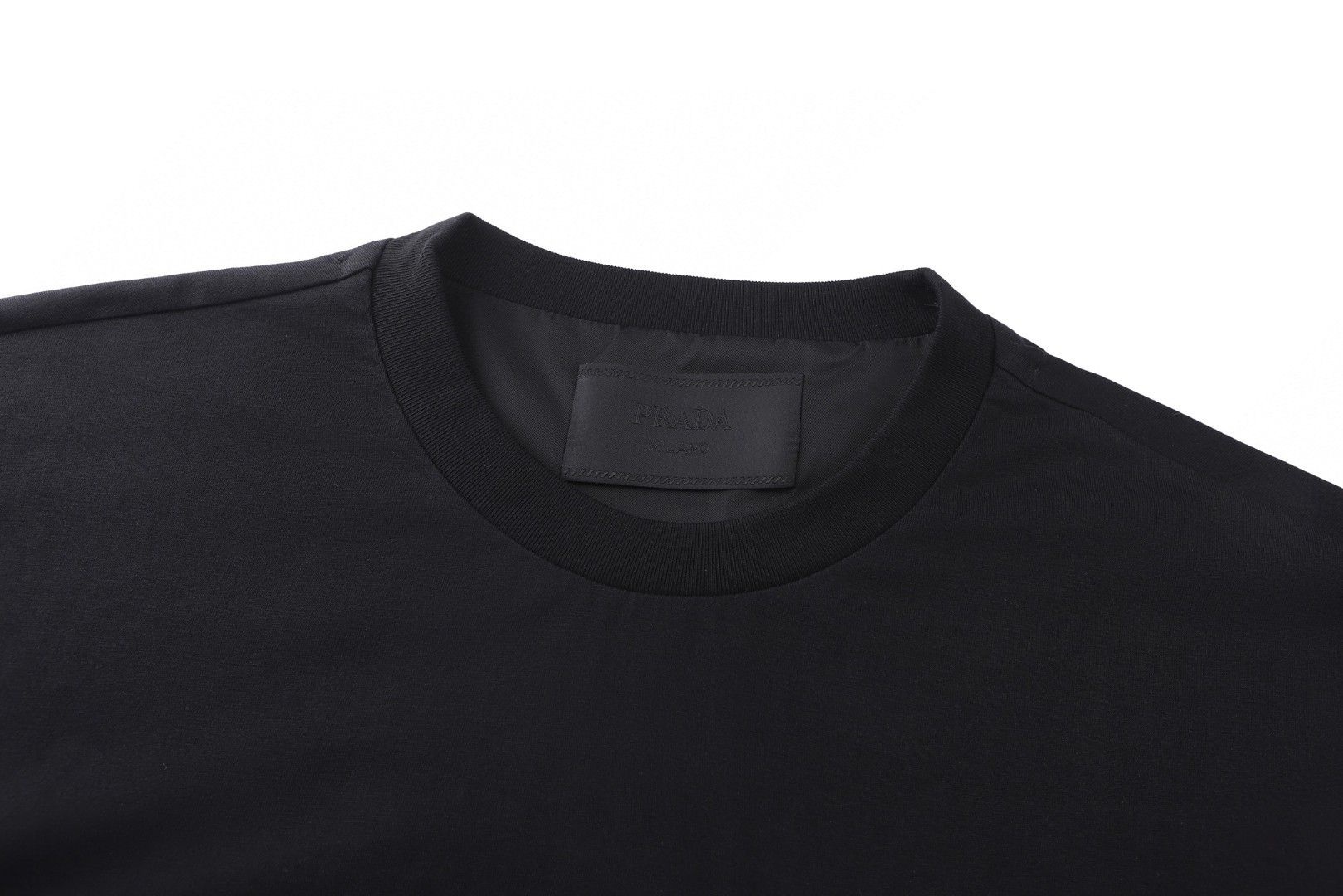 PRADA 普拉达 胸前拉链口袋圆领短袖 T恤 黑色 白色 A0 UJN661-1WQ5-F0002