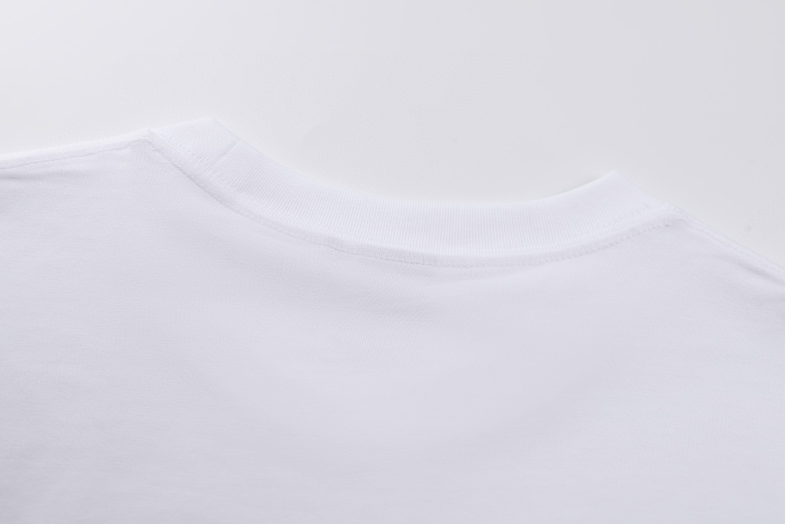 DIOR 迪奥 雏菊刺绣短袖 T恤 夏季 白色 A0 683J628A3036-C089