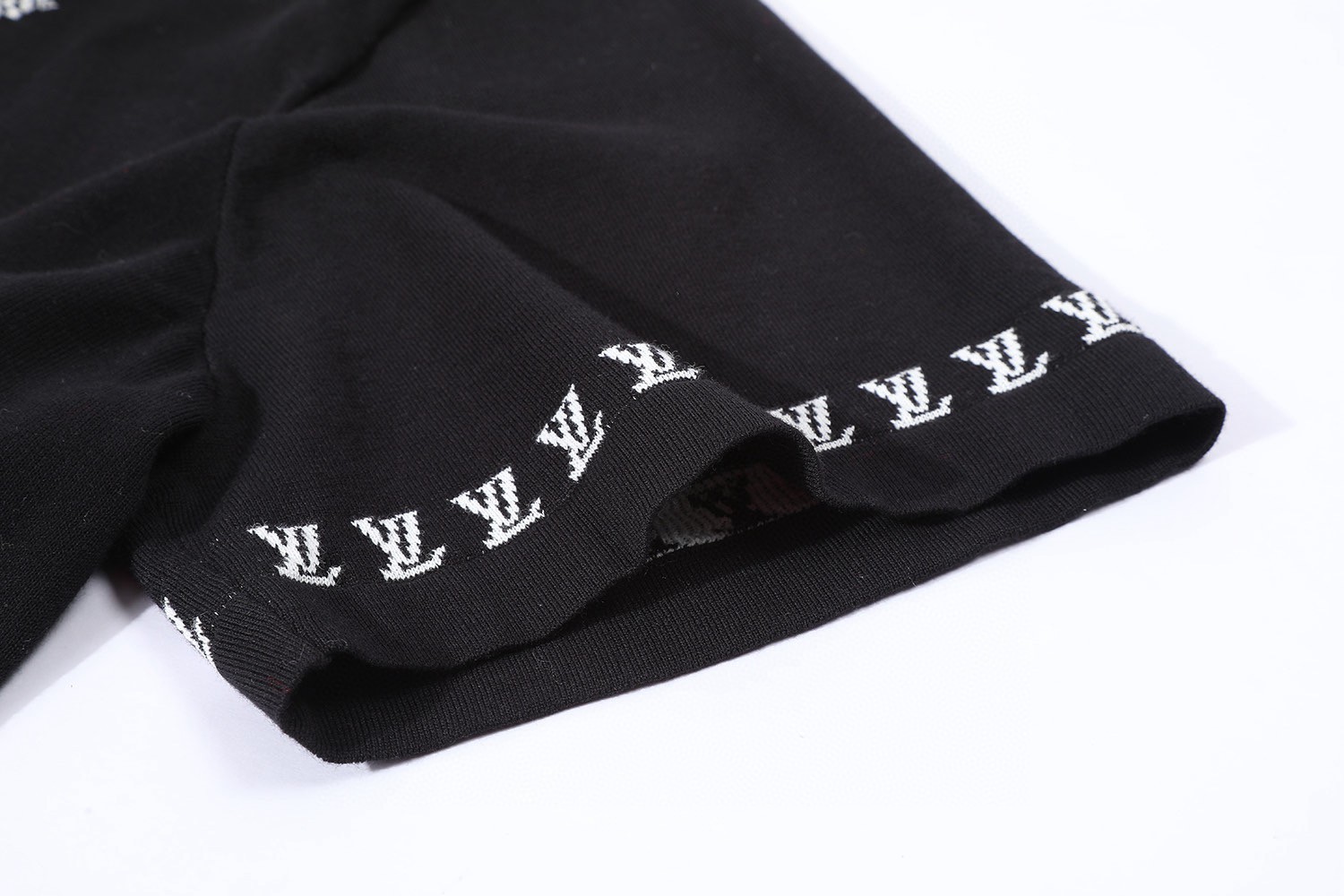 LOUIS VUITTON 字母袖提花毛织短袖 圆领 T 恤 上衣 夏款 白色 黑色 A5 1AGKM3