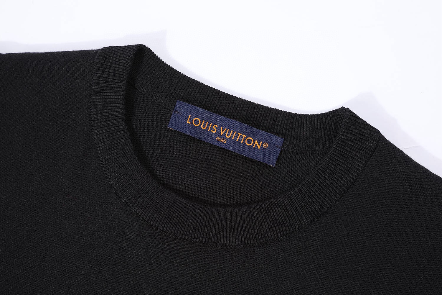 LOUIS VUITTON 字母袖提花毛织短袖 圆领 T 恤 上衣 夏款 白色 黑色 A5 1AGKM3