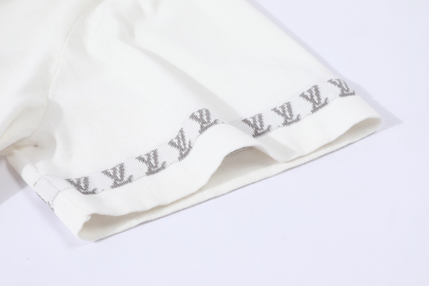 LOUIS VUITTON 字母袖提花毛织短袖 圆领 T 恤 上衣 夏款 白色 黑色 A5 1AGKM3