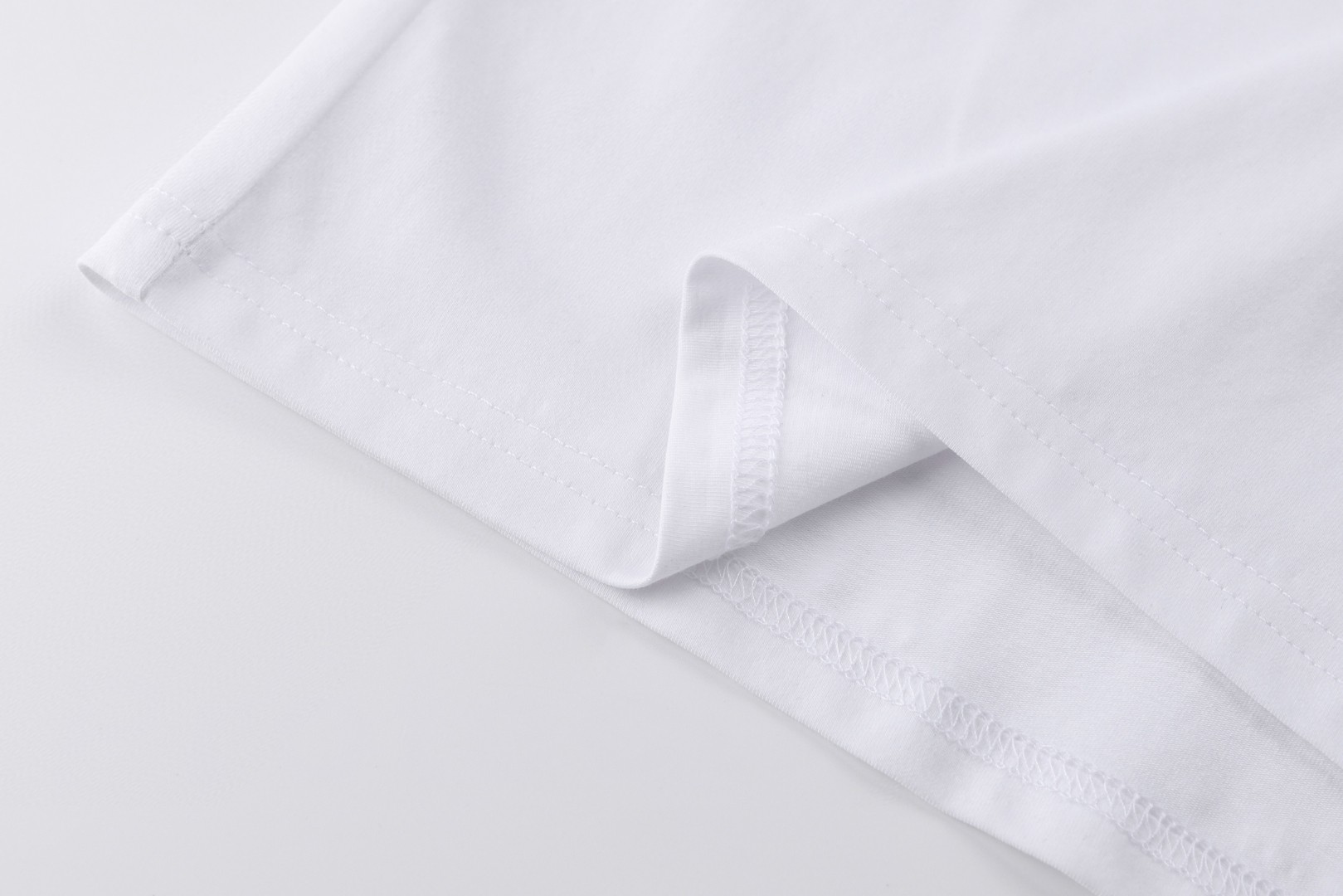 PRADA 普拉达 胸前拉链口袋拼接Polo衫 短袖 T恤 黑色 白色 A0 UJN703-1YED-F0806-S-211