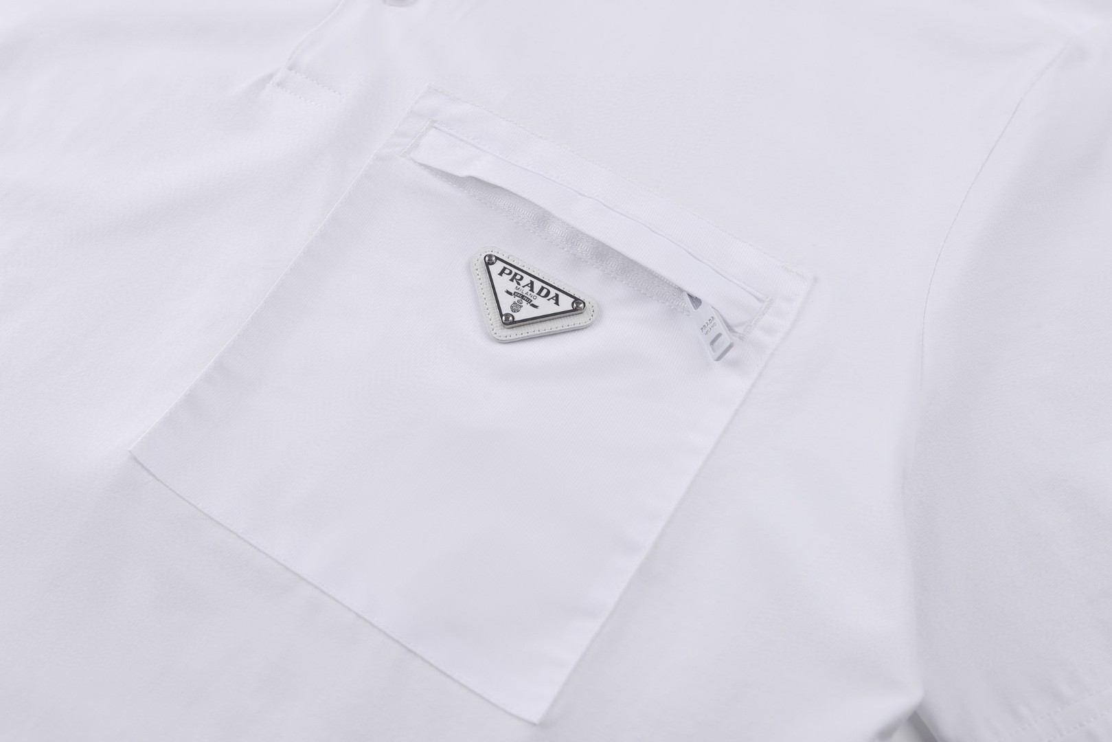 PRADA 普拉达 胸前拉链口袋拼接Polo衫 短袖 T恤 黑色 白色 A0 UJN703-1YED-F0806-S-211