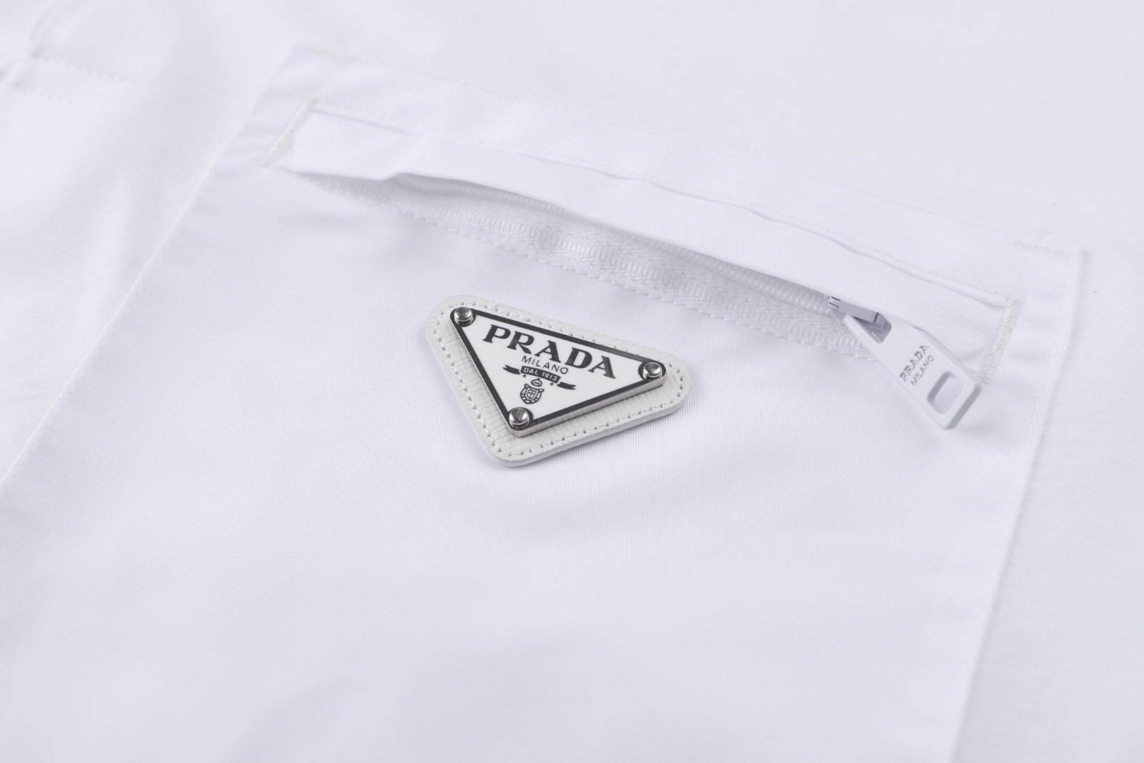 PRADA 普拉达 胸前拉链口袋拼接Polo衫 短袖 T恤 黑色 白色 A0 UJN703-1YED-F0806-S-211