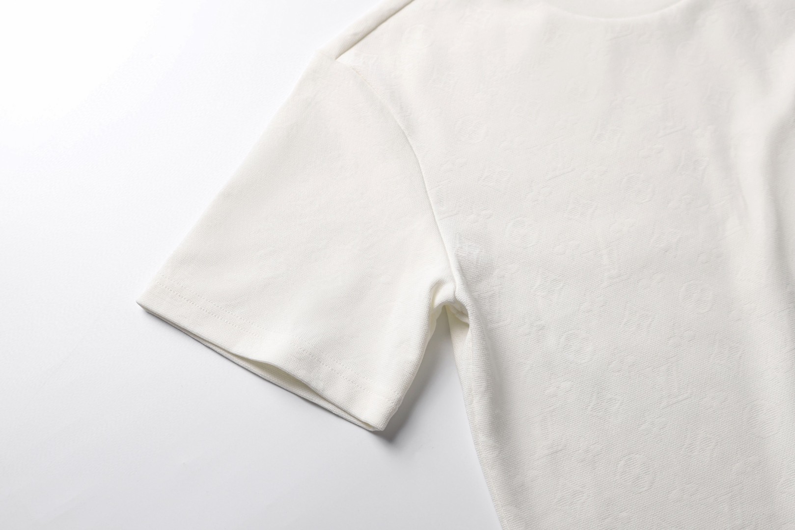 LOUIS VUITTON 珠地棉提花织纹 短袖 圆领 T 恤 上衣 夏款 白色 A0 1AJVS3