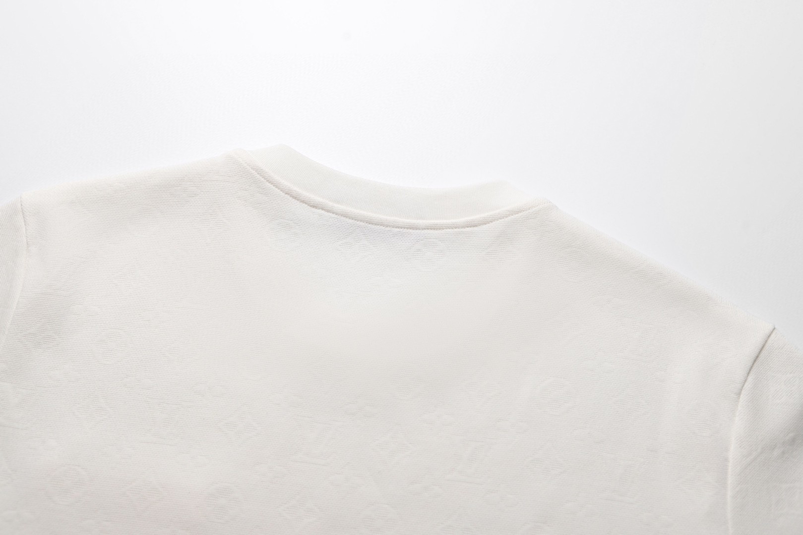 LOUIS VUITTON 珠地棉提花织纹 短袖 圆领 T 恤 上衣 夏款 白色 A0 1AJVS3