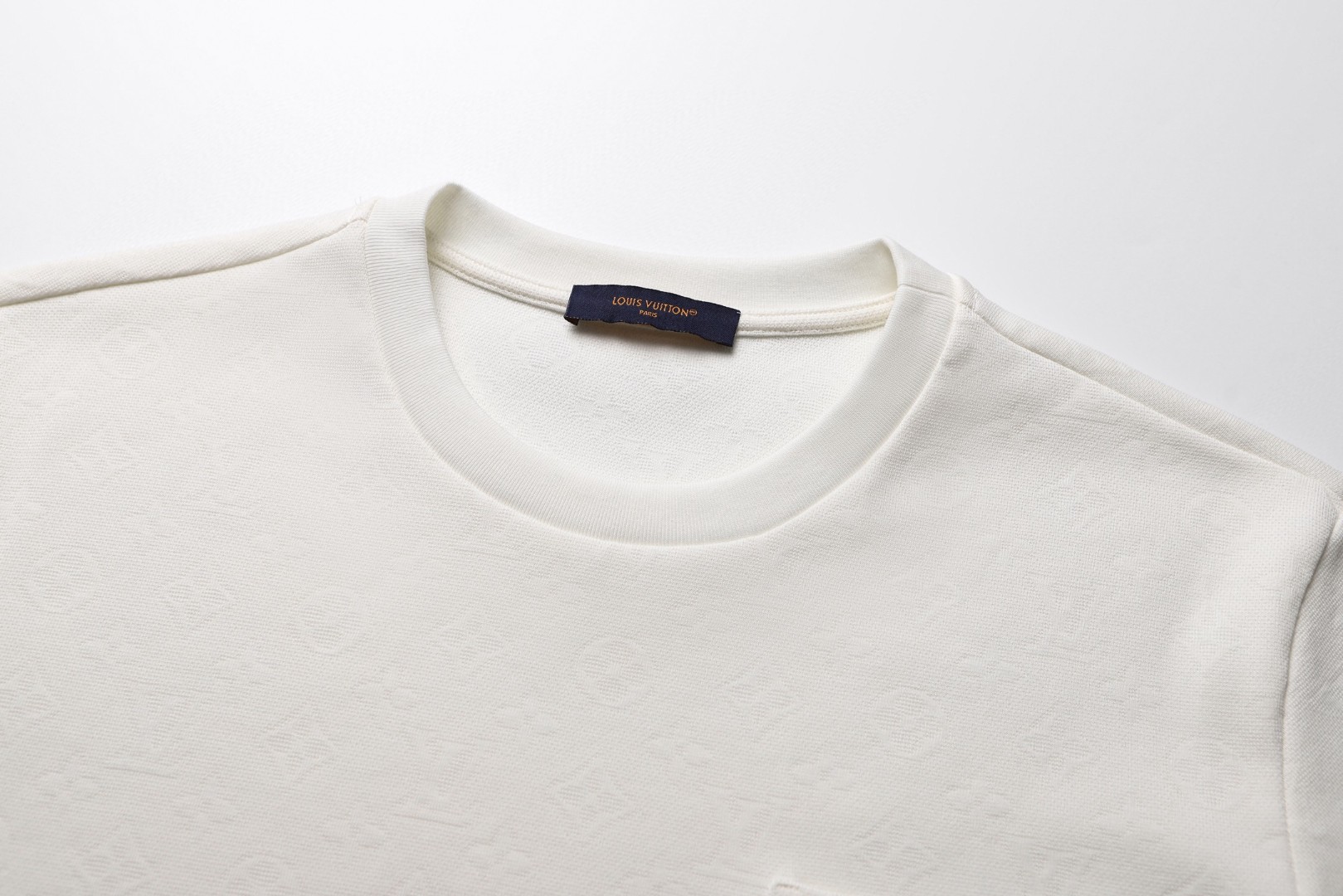 LOUIS VUITTON 珠地棉提花织纹 短袖 圆领 T 恤 上衣 夏款 白色 A0 1AJVS3