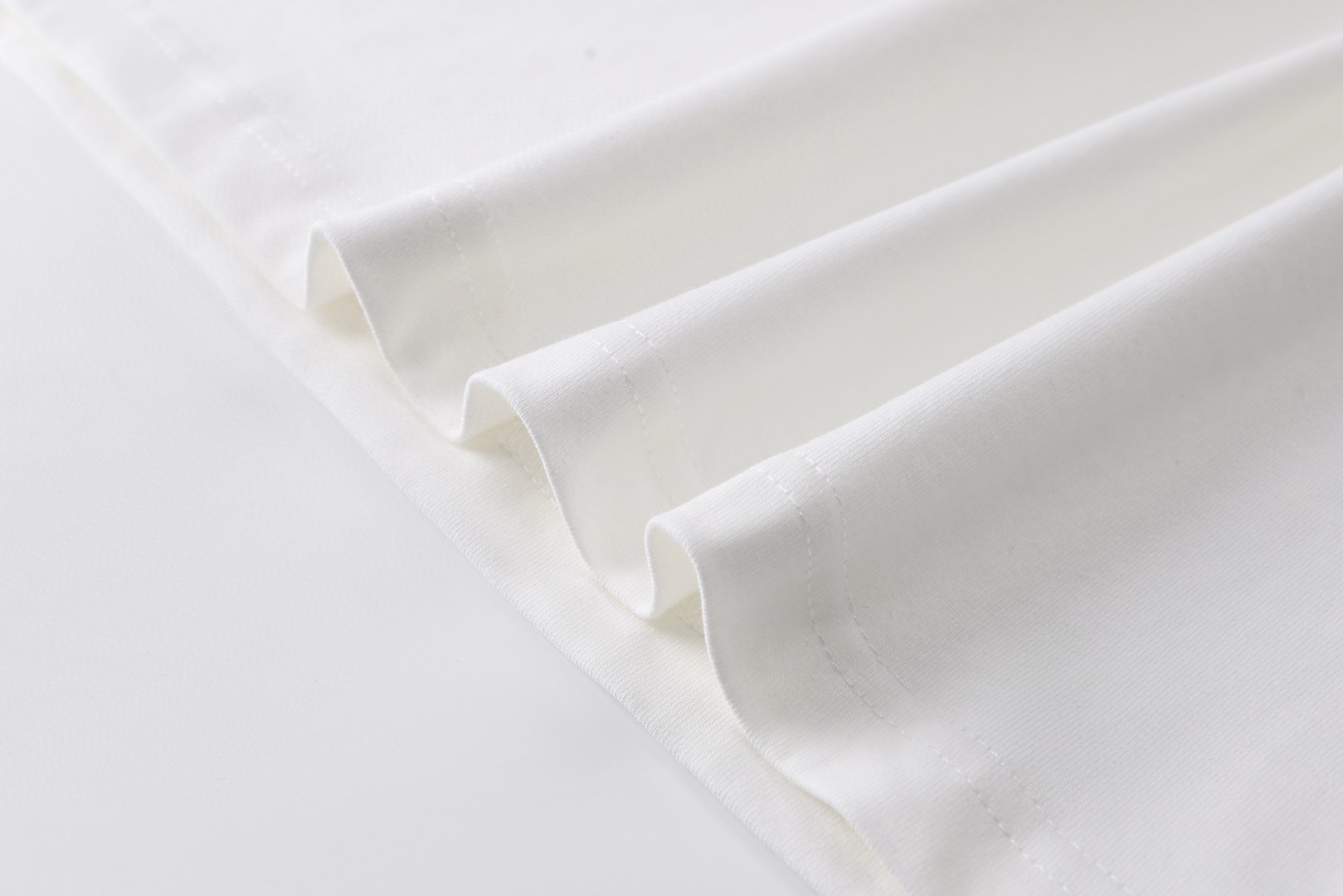 LOUIS VUITTON 路易威登 LV 蛇方格印花 圆领 夏季 T恤 短袖 白色 A0 1AJUD5