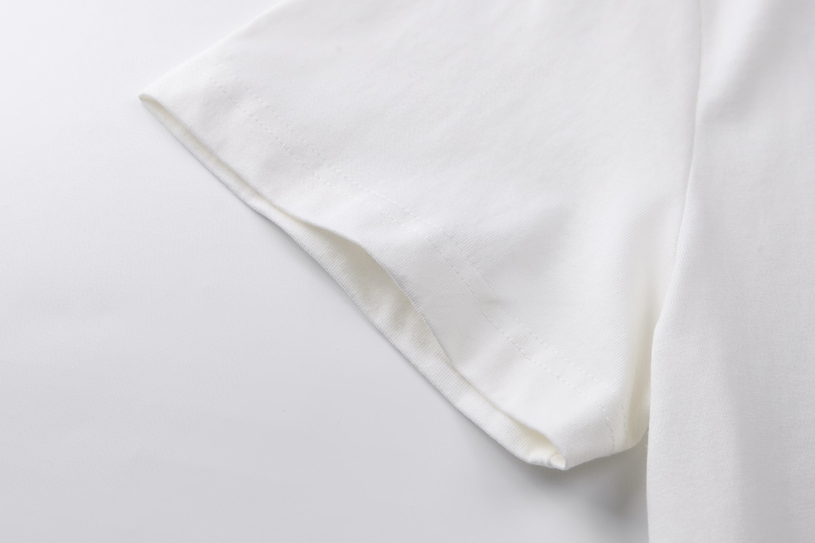 LOUIS VUITTON 路易威登 LV 蛇方格印花 圆领 夏季 T恤 短袖 白色 A0 1AJUD5