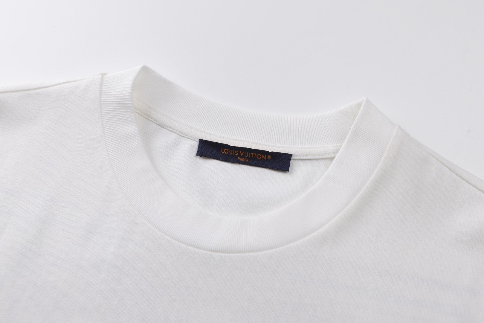 LOUIS VUITTON 路易威登 LV 蛇方格印花 圆领 夏季 T恤 短袖 白色 A0 1AJUD5