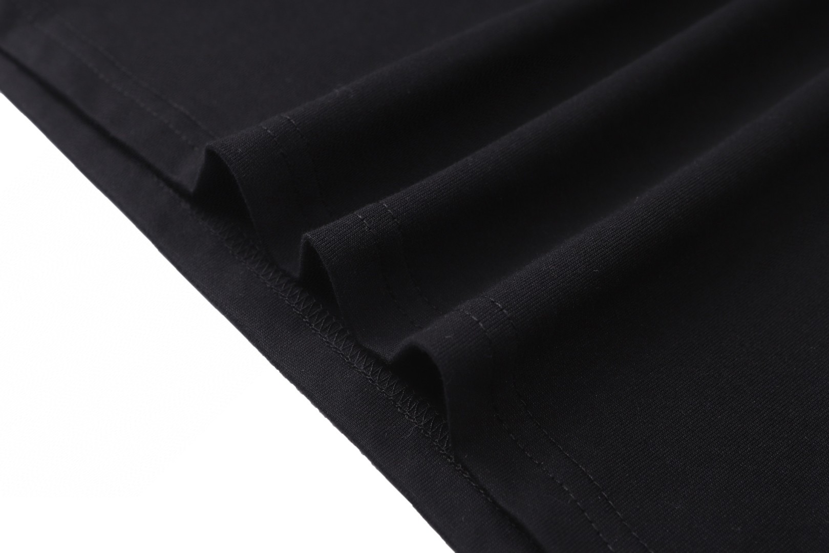 Moncler 蒙口 发泡标识印花 圆领短袖 T恤 夏季 白色 黑色 A0 K20918C0001389AJS00A