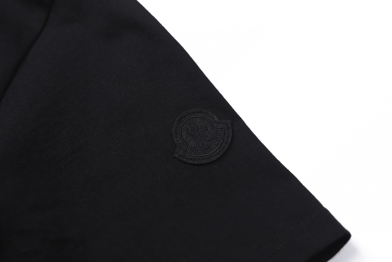 Moncler 蒙口 发泡标识印花 圆领短袖 T恤 夏季 白色 黑色 A0 K20918C0001389AJS00A