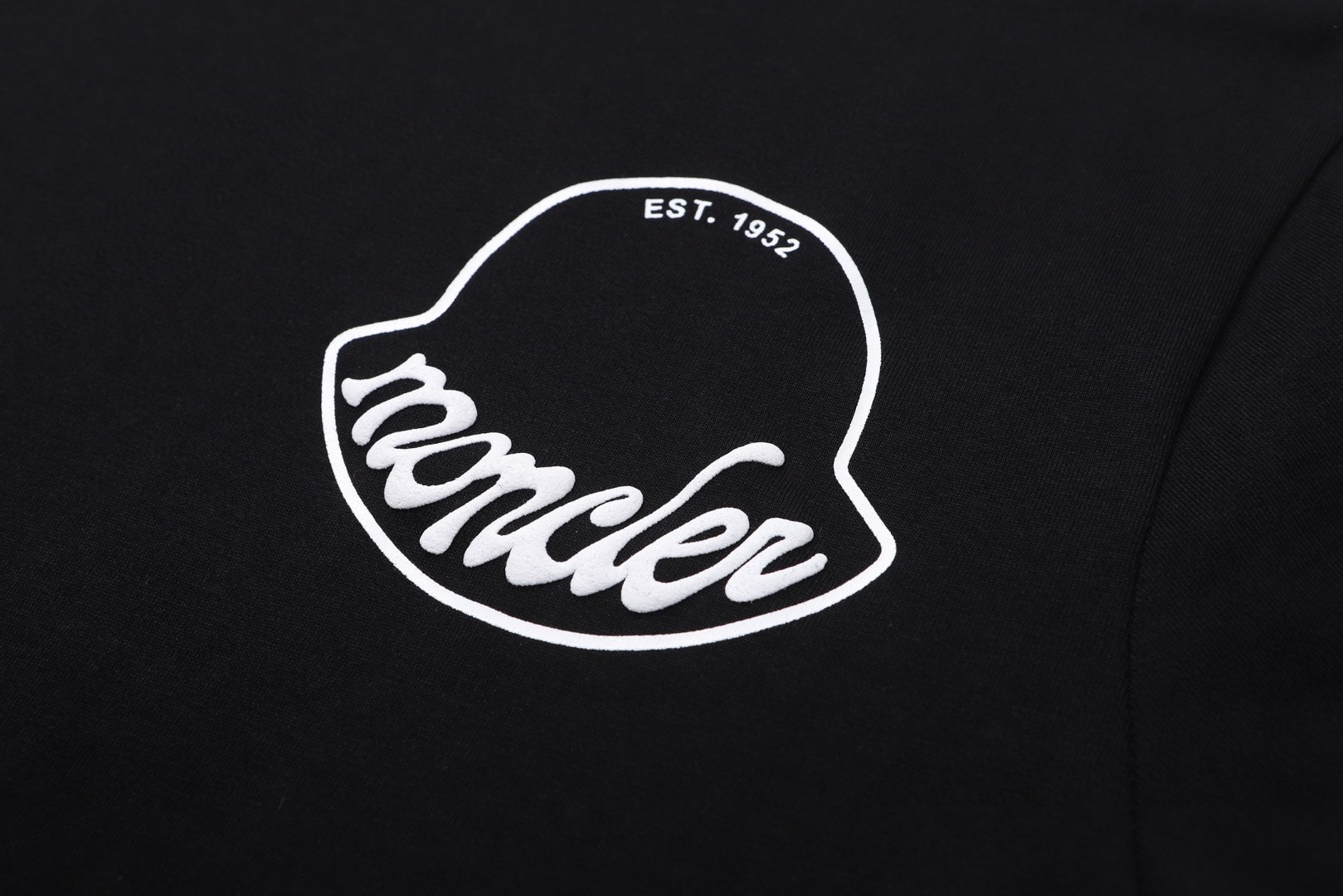 Moncler 蒙口 发泡标识印花 圆领短袖 T恤 夏季 白色 黑色 A0 K20918C0001389AJS00A