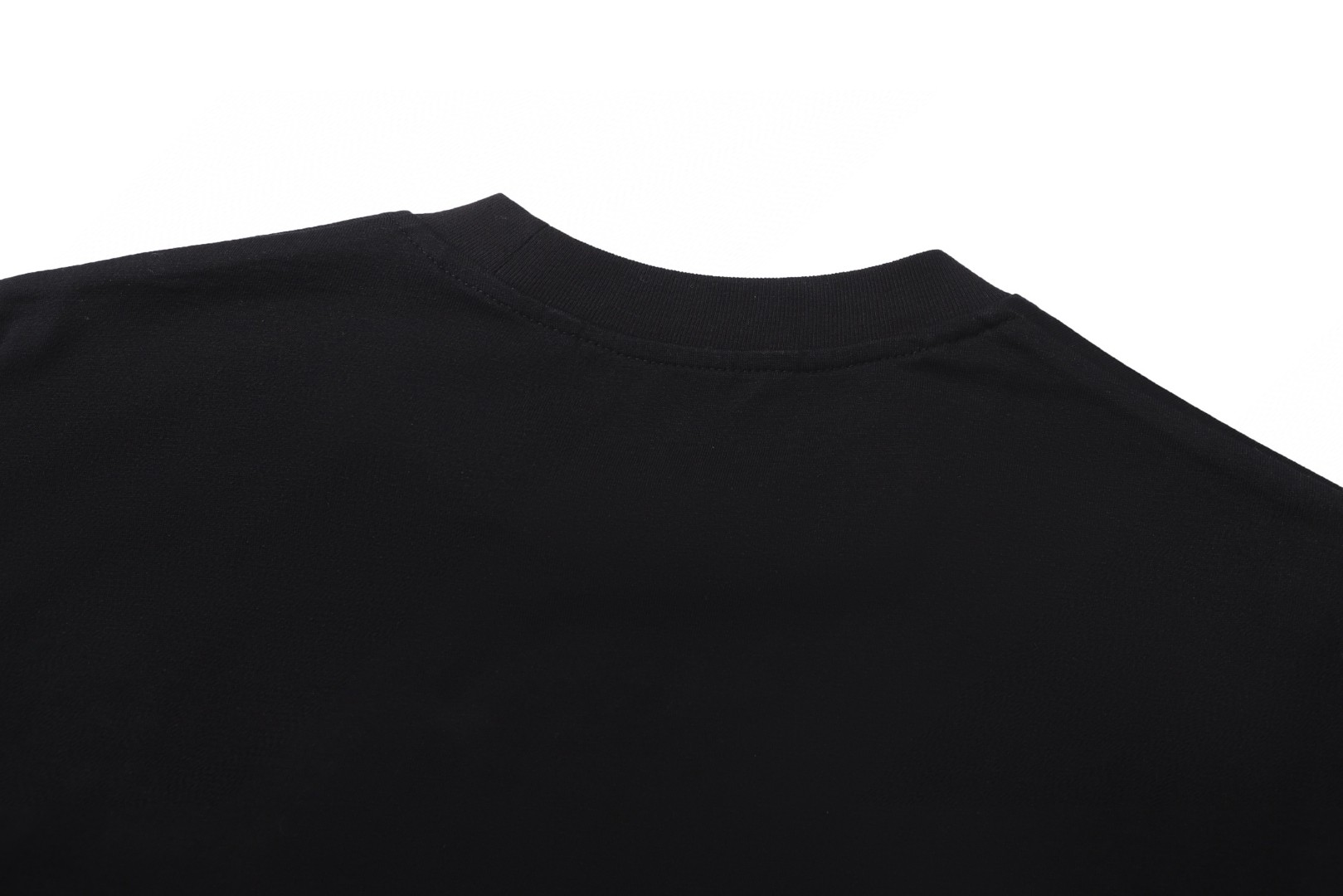 Moncler 蒙口 发泡标识印花 圆领短袖 T恤 夏季 白色 黑色 A0 K20918C0001389AJS00A