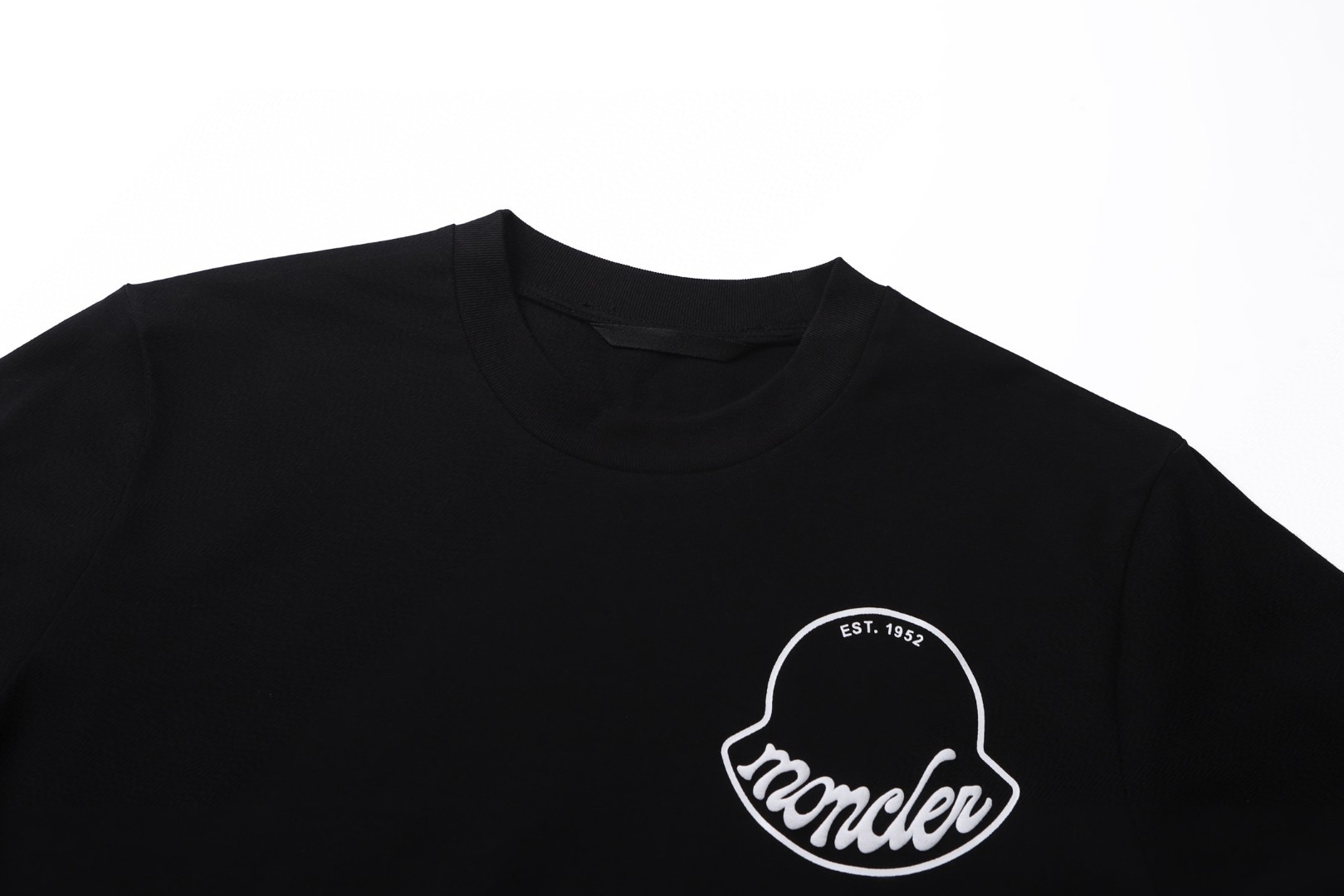 Moncler 蒙口 发泡标识印花 圆领短袖 T恤 夏季 白色 黑色 A0 K20918C0001389AJS00A