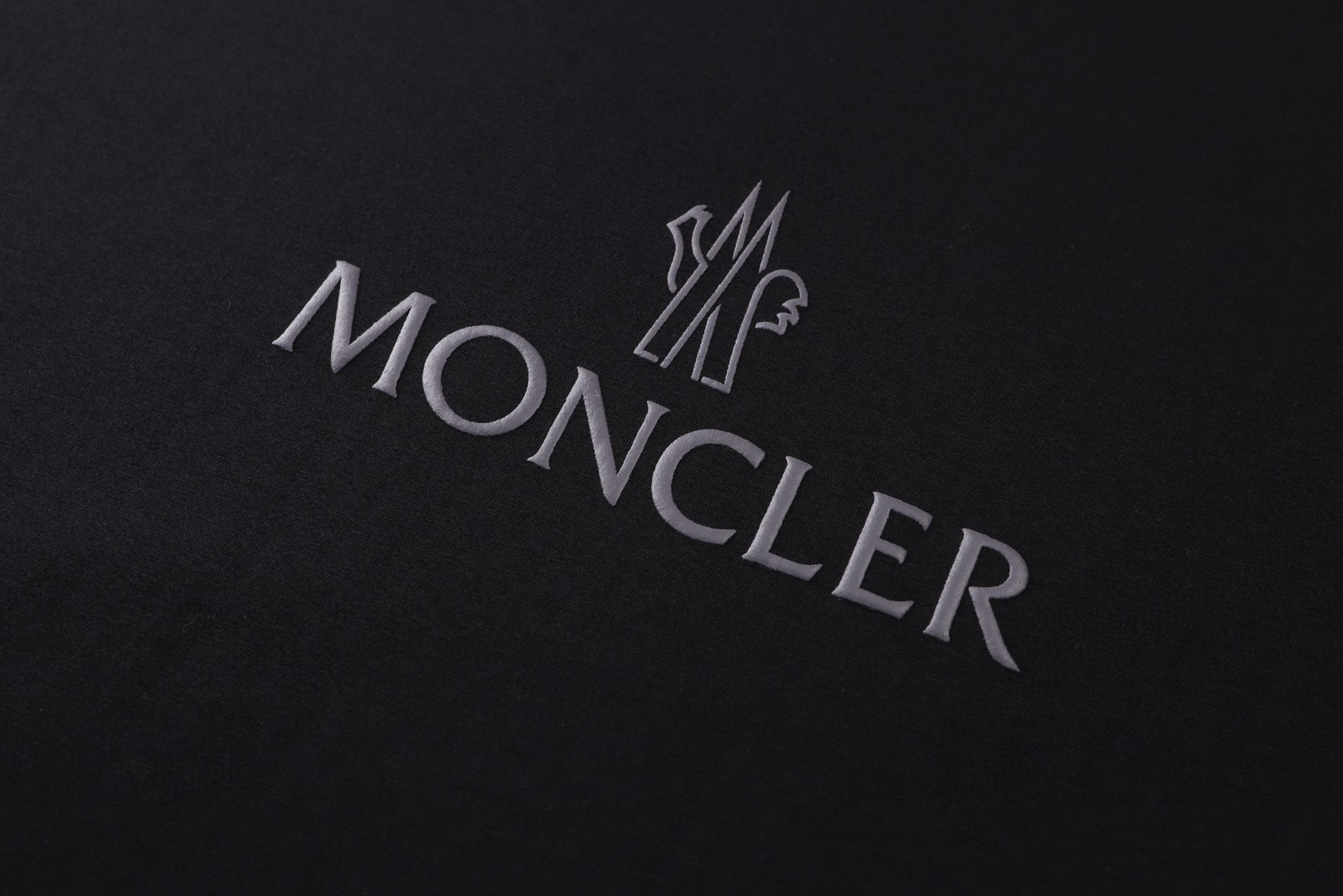 Moncler 蒙口 发泡标识印花 圆领短袖 T恤 夏季 白色 黑色 A0 K10918C00024829H8001